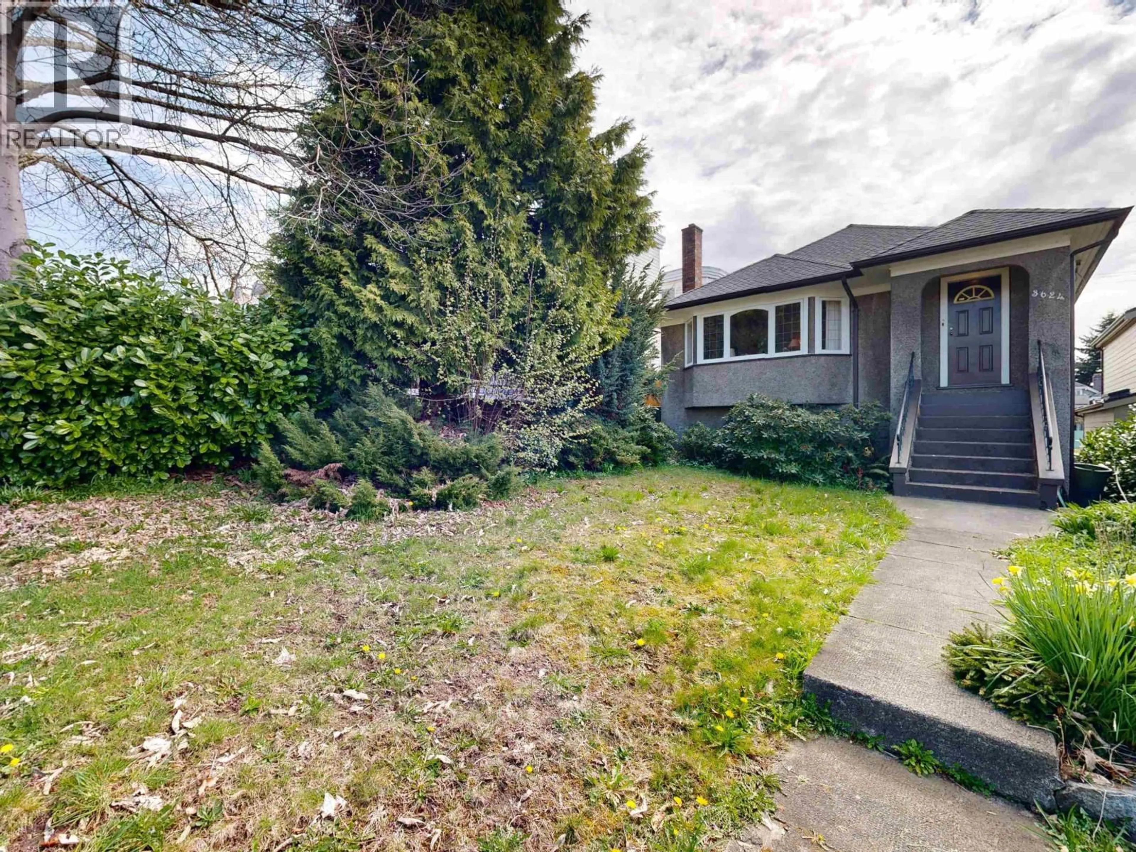 A pic from outside/outdoor area/front of a property/back of a property/a pic from drone, street for 3624 CAMBRIDGE STREET, Vancouver British Columbia V5K1M6