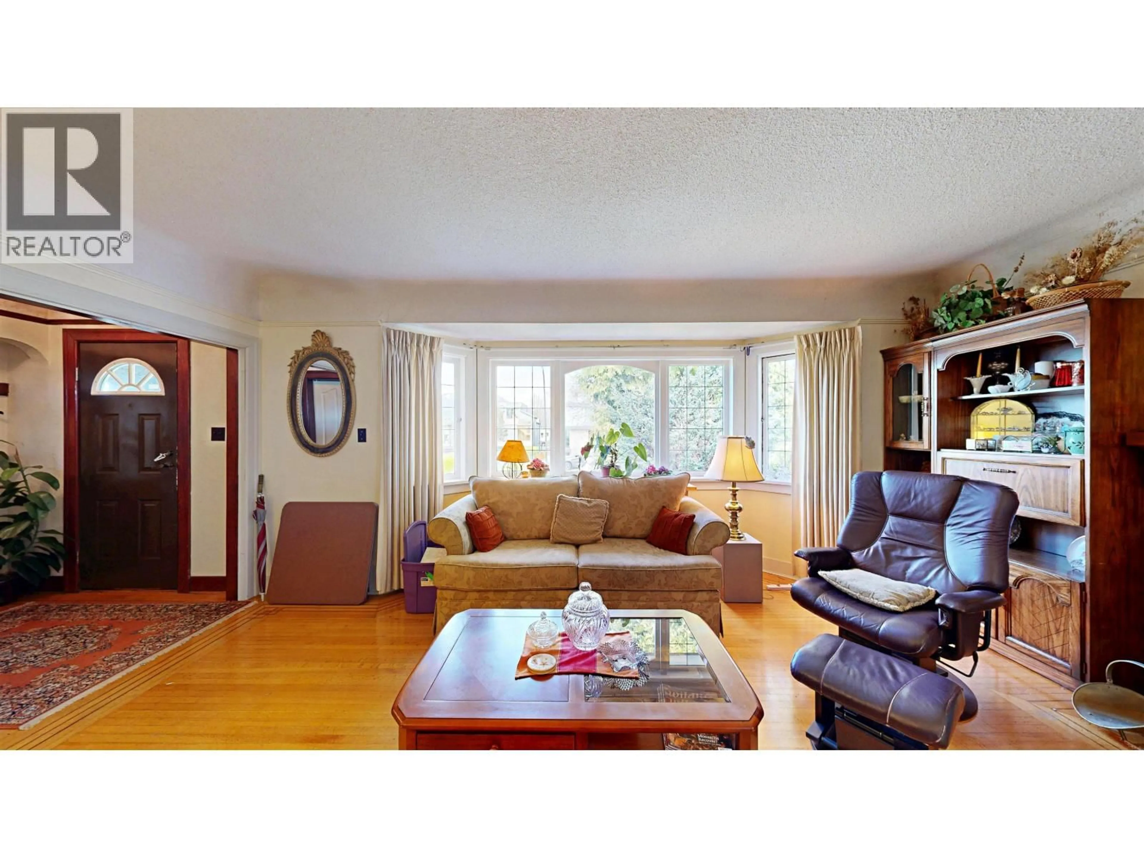 Living room with furniture, wood/laminate floor for 3624 CAMBRIDGE STREET, Vancouver British Columbia V5K1M6