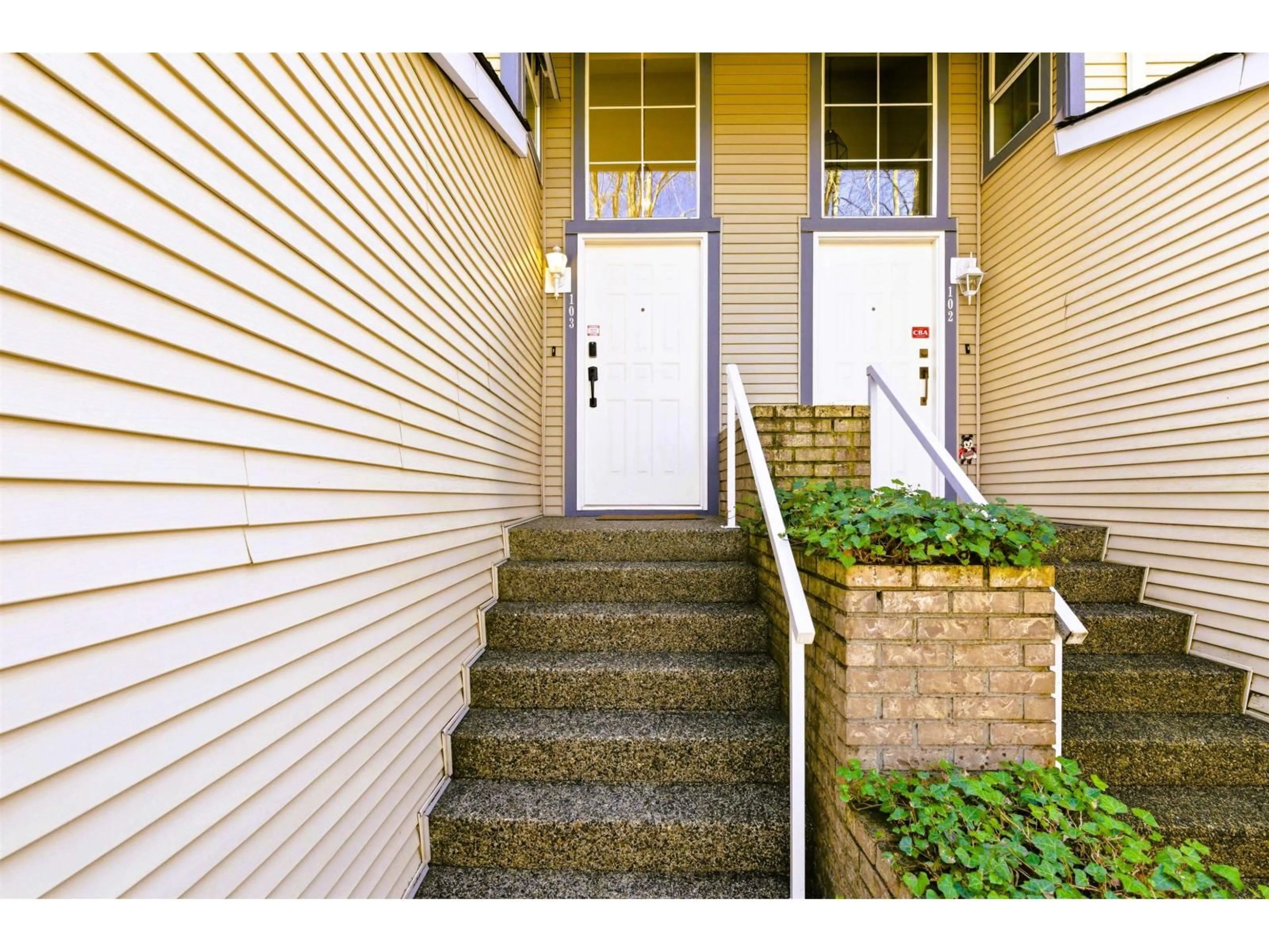 Indoor entryway for 103 - 10538 153 STREET, Surrey British Columbia V3R0G6