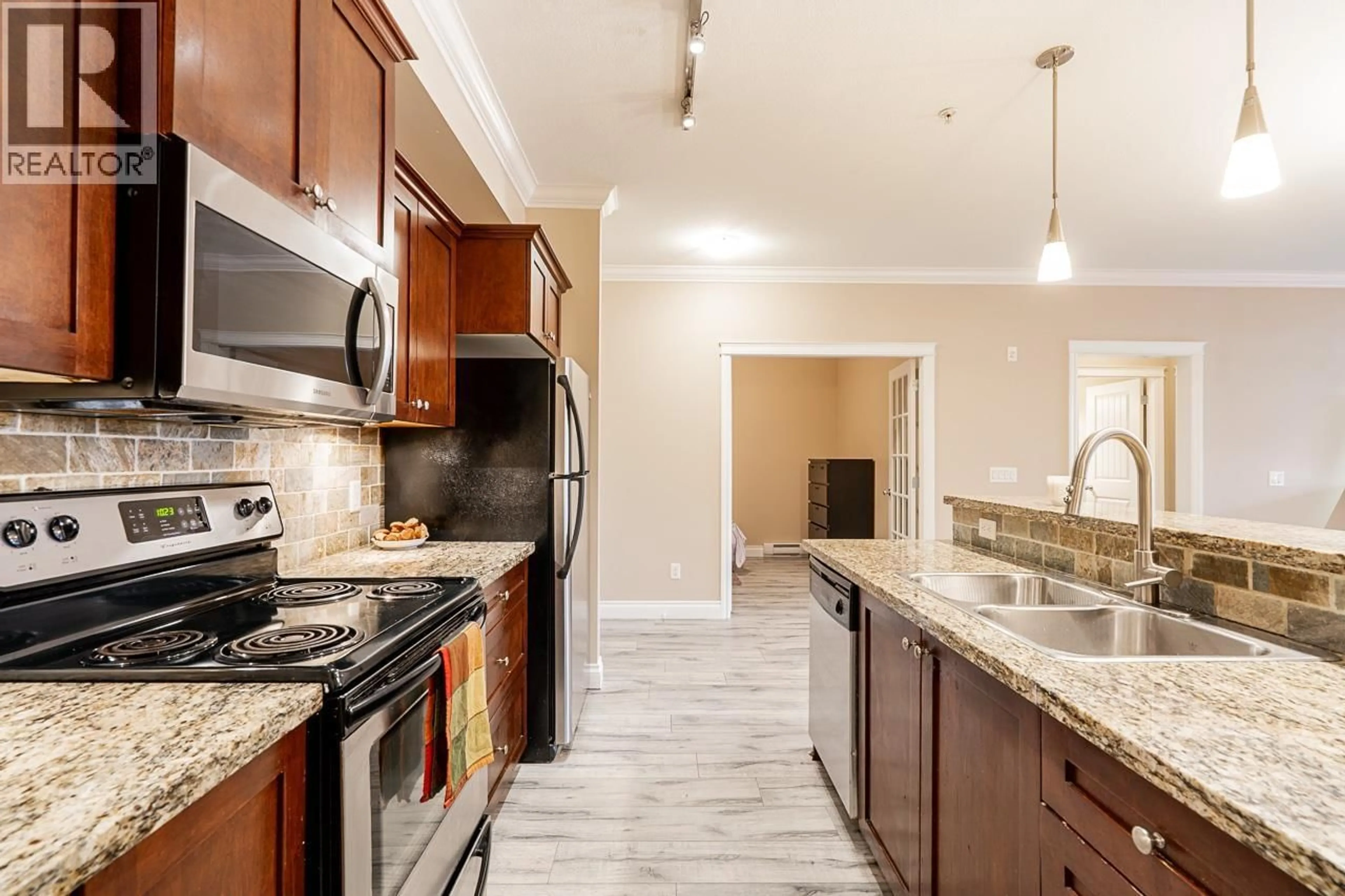 Open concept kitchen, ceramic/tile floor for 114 - 12258 224 STREET, Maple Ridge British Columbia V2X8Y7
