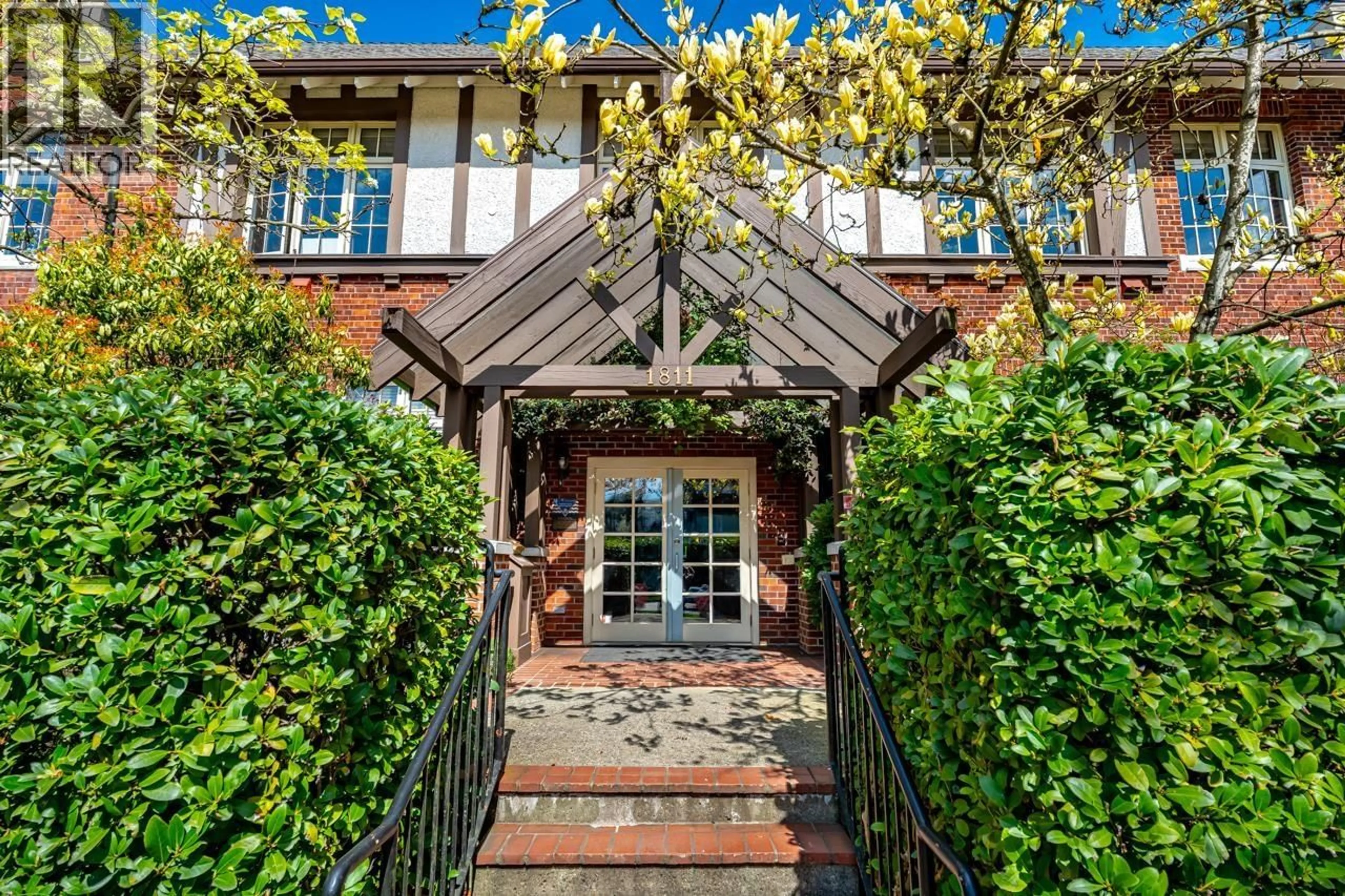 Home with brick exterior material, street for 207 - 1811 16TH AVENUE, Vancouver British Columbia V6J2M3