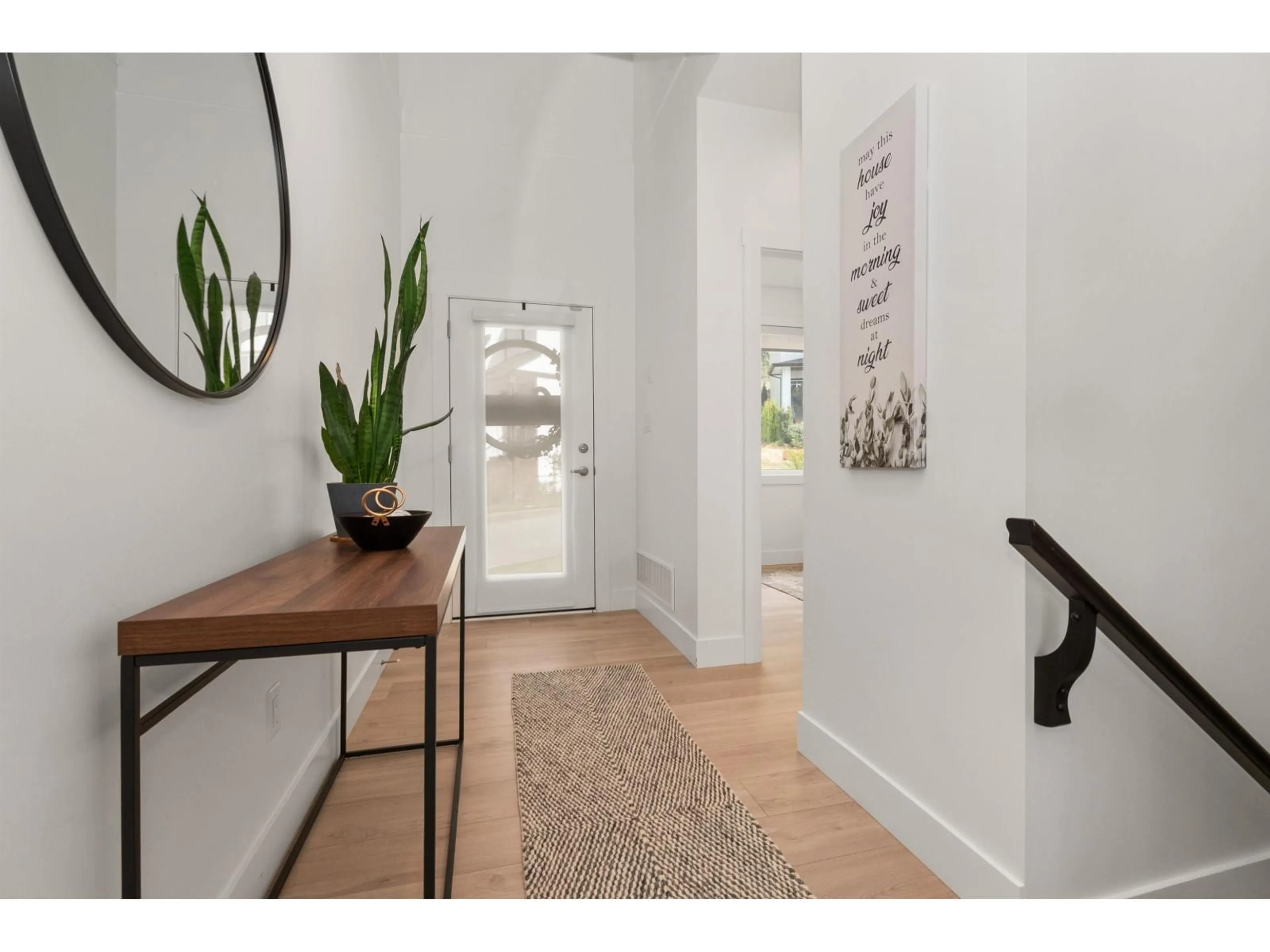 Indoor entryway for 19 - 6262 REXFORD DRIVE, Chilliwack British Columbia V2R6B4