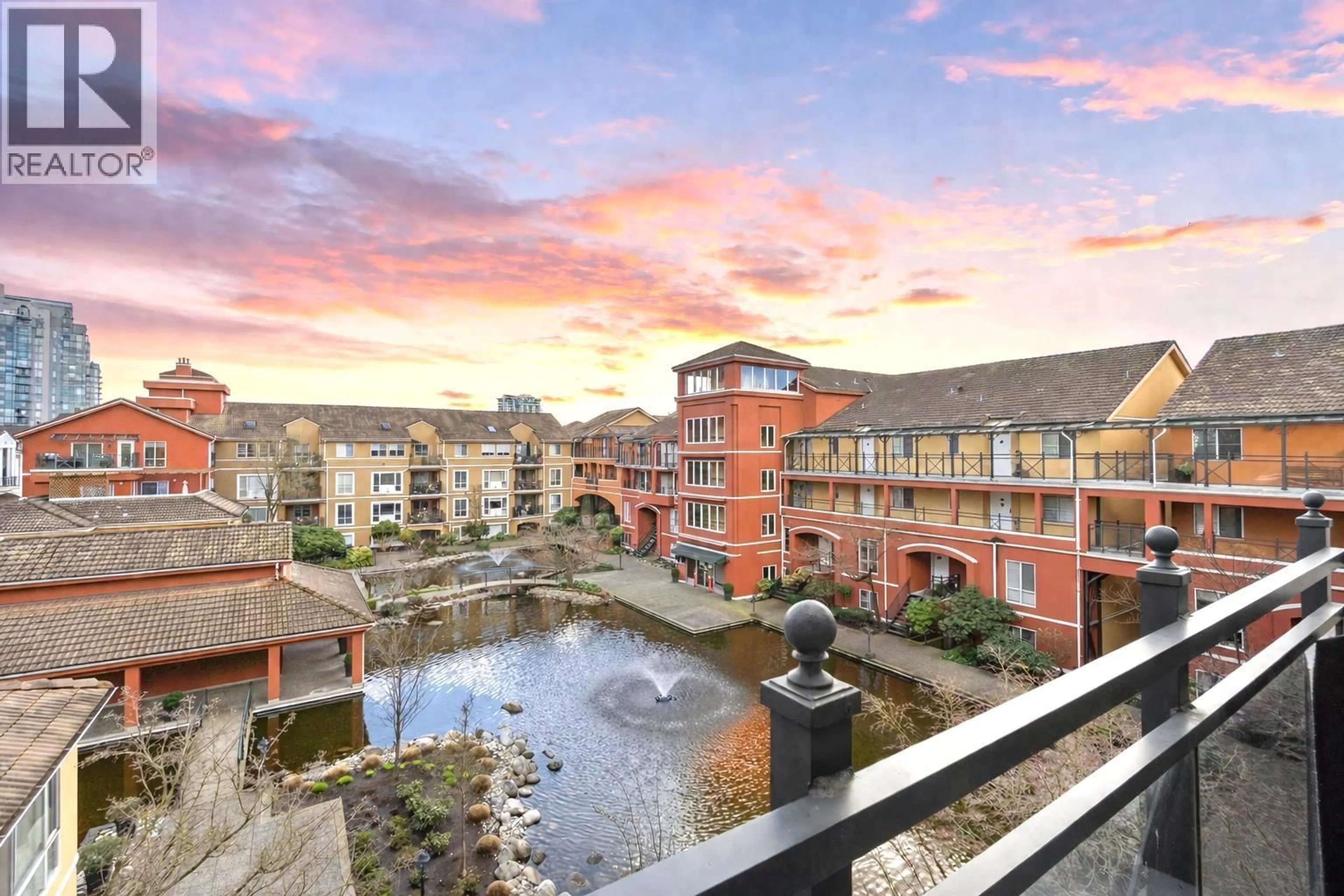 A pic from outside/outdoor area/front of a property/back of a property/a pic from drone, city buildings view from balcony for 425 - 3 RIALTO COURT, New Westminster British Columbia V3M6P2