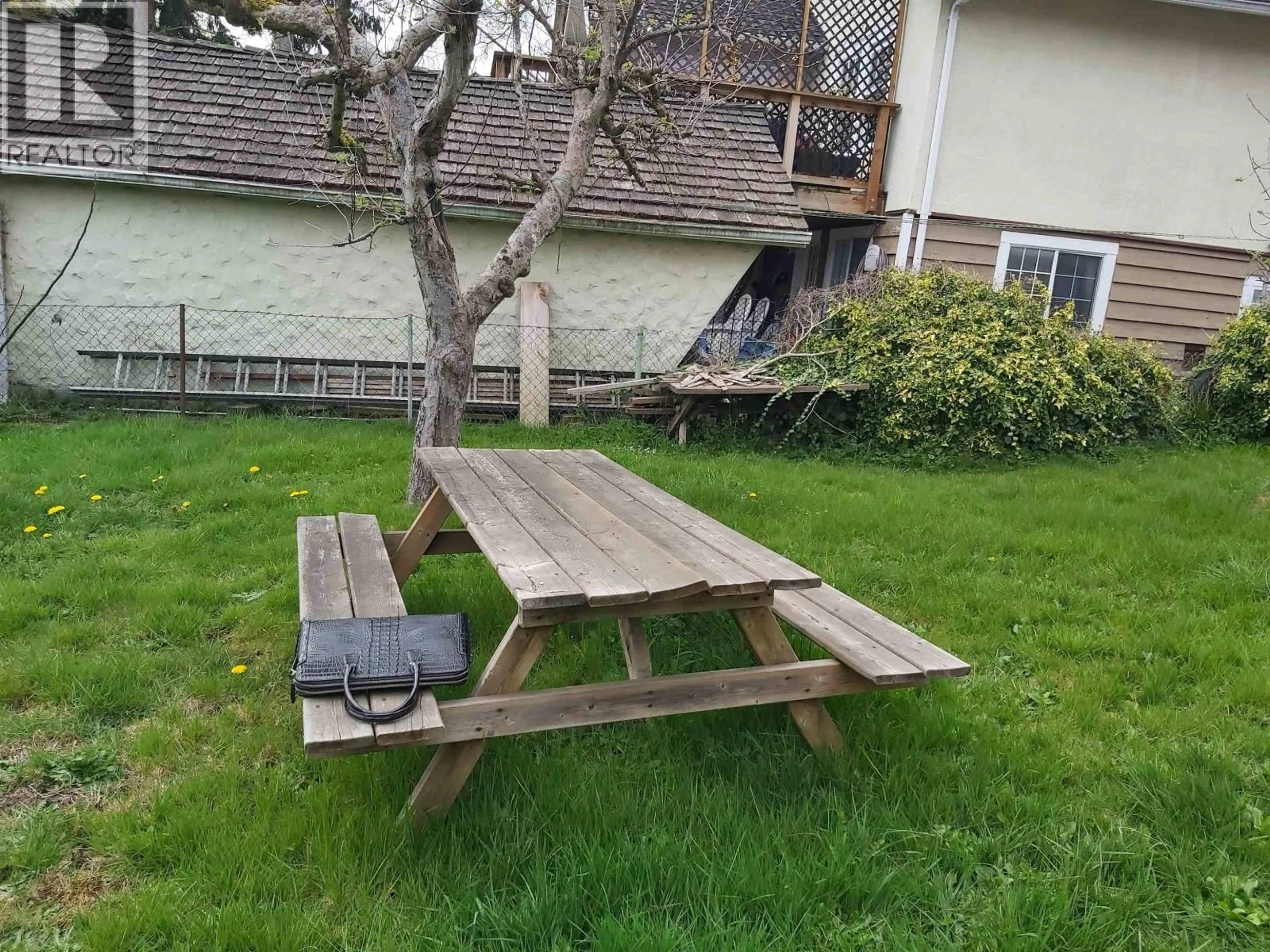 Patio, unknown for 535 8TH STREET, North Vancouver British Columbia V7L1Z7