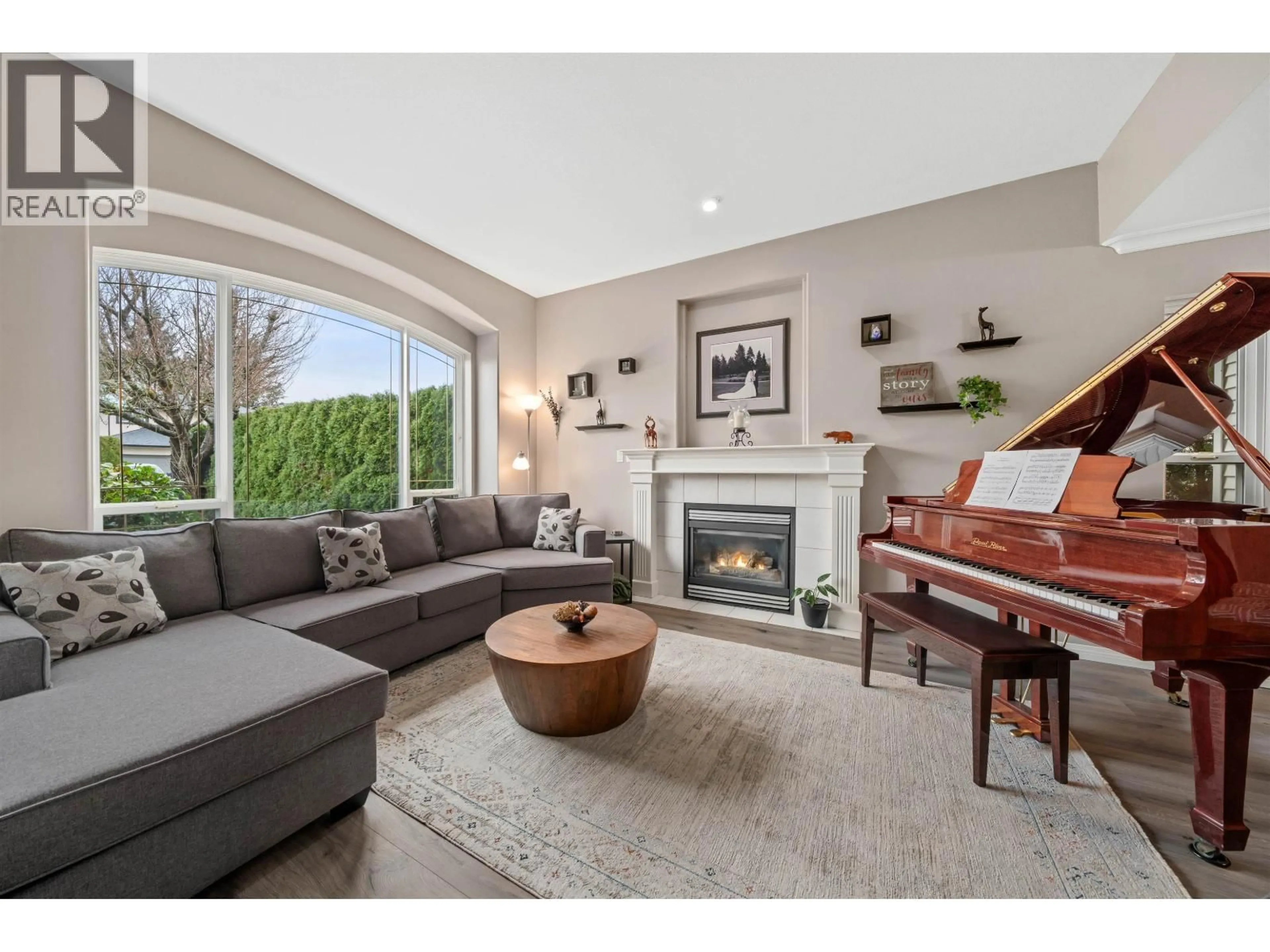 Living room with furniture, unknown for 19386 123 AVENUE, Pitt Meadows British Columbia V3Y2K3