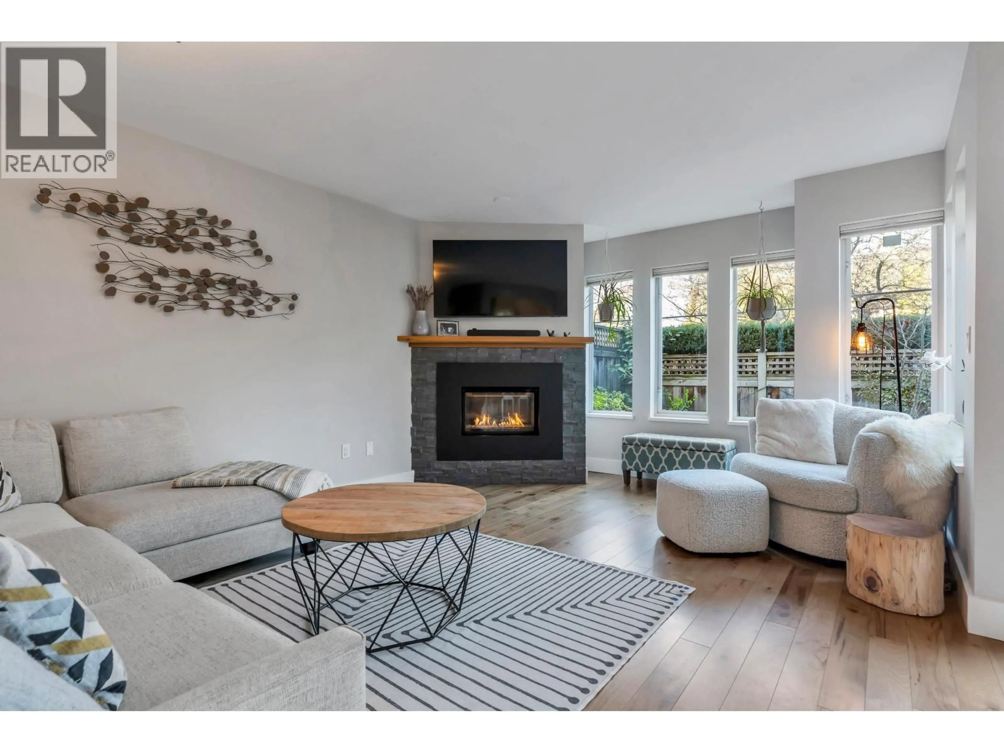 Living room with furniture, unknown for 102 - 245 15TH STREET, North Vancouver British Columbia V7M1S3