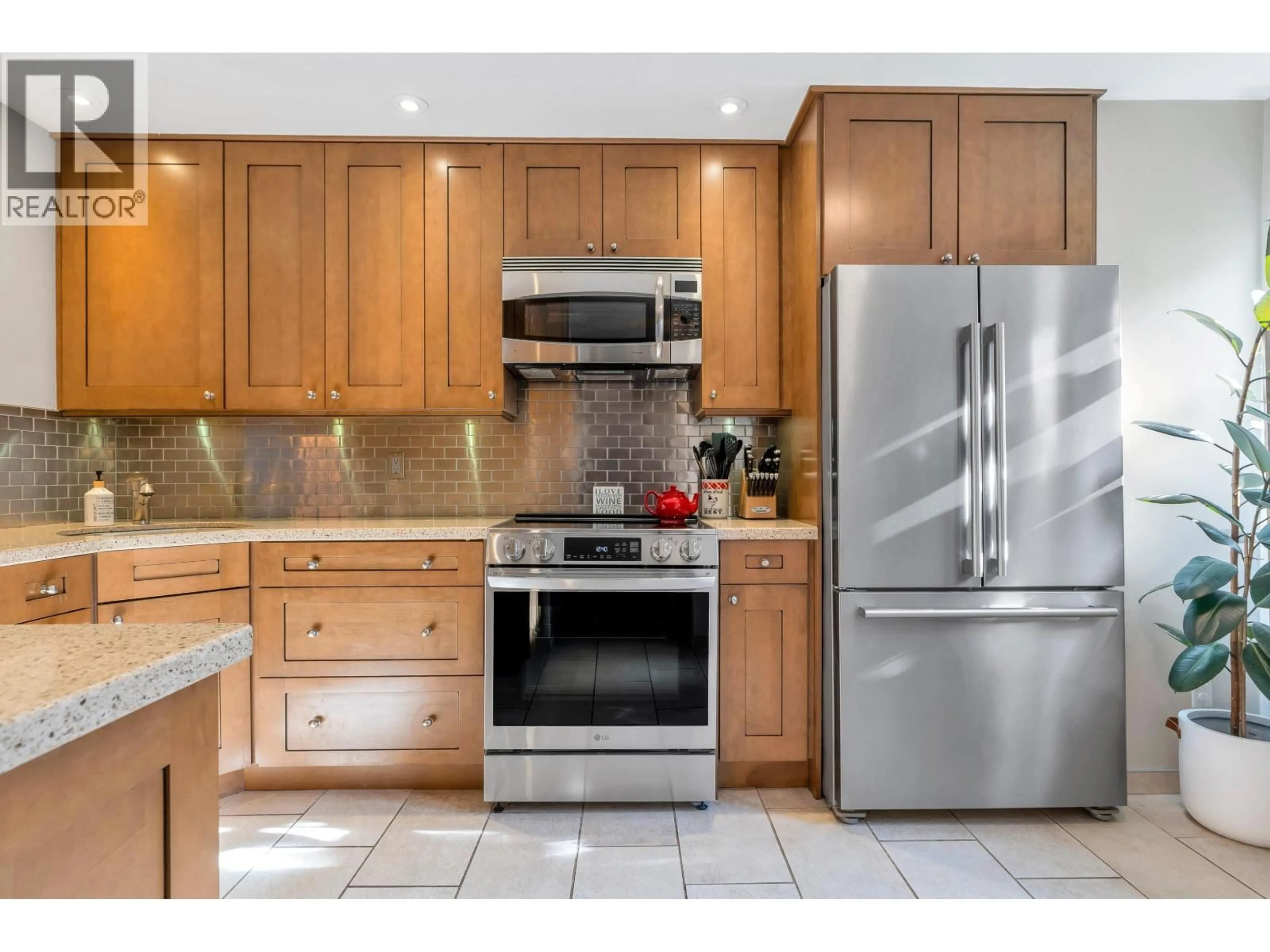 Unknown for 102 - 245 15TH STREET, North Vancouver British Columbia V7M1S3