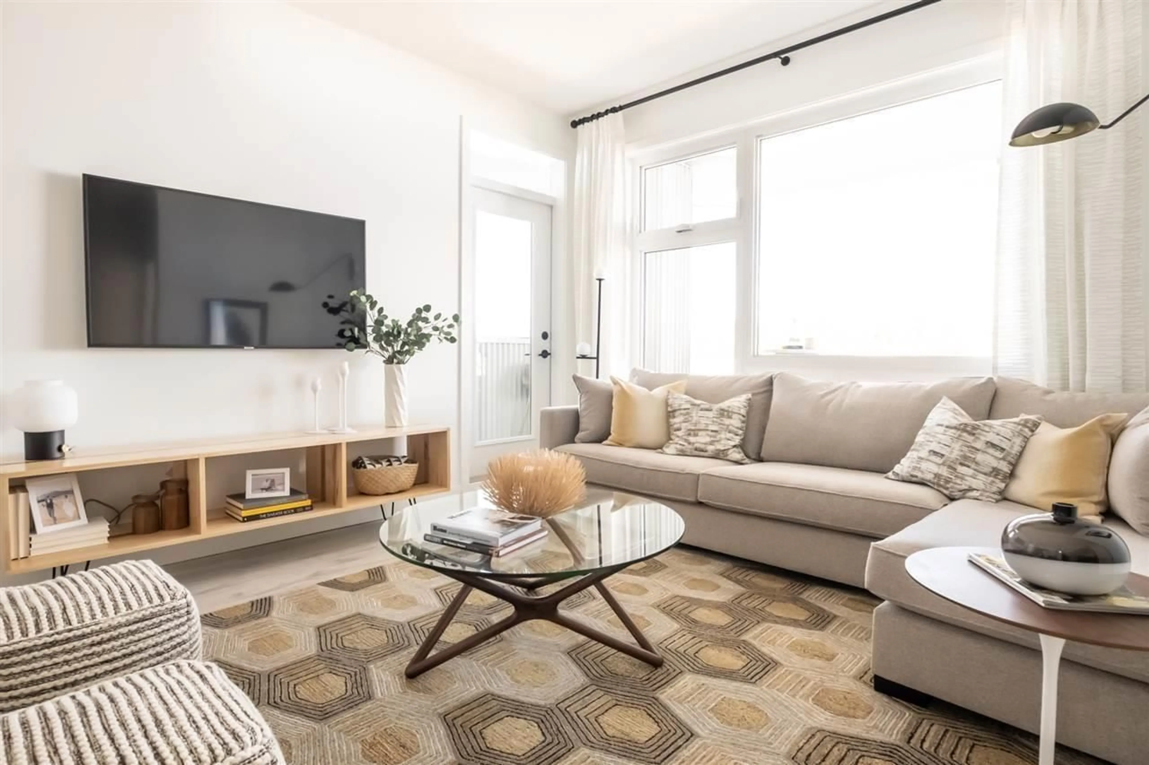 Living room with furniture, unknown for 414 - 32828 LANDEAU PLACE, Abbotsford British Columbia V2S0M4