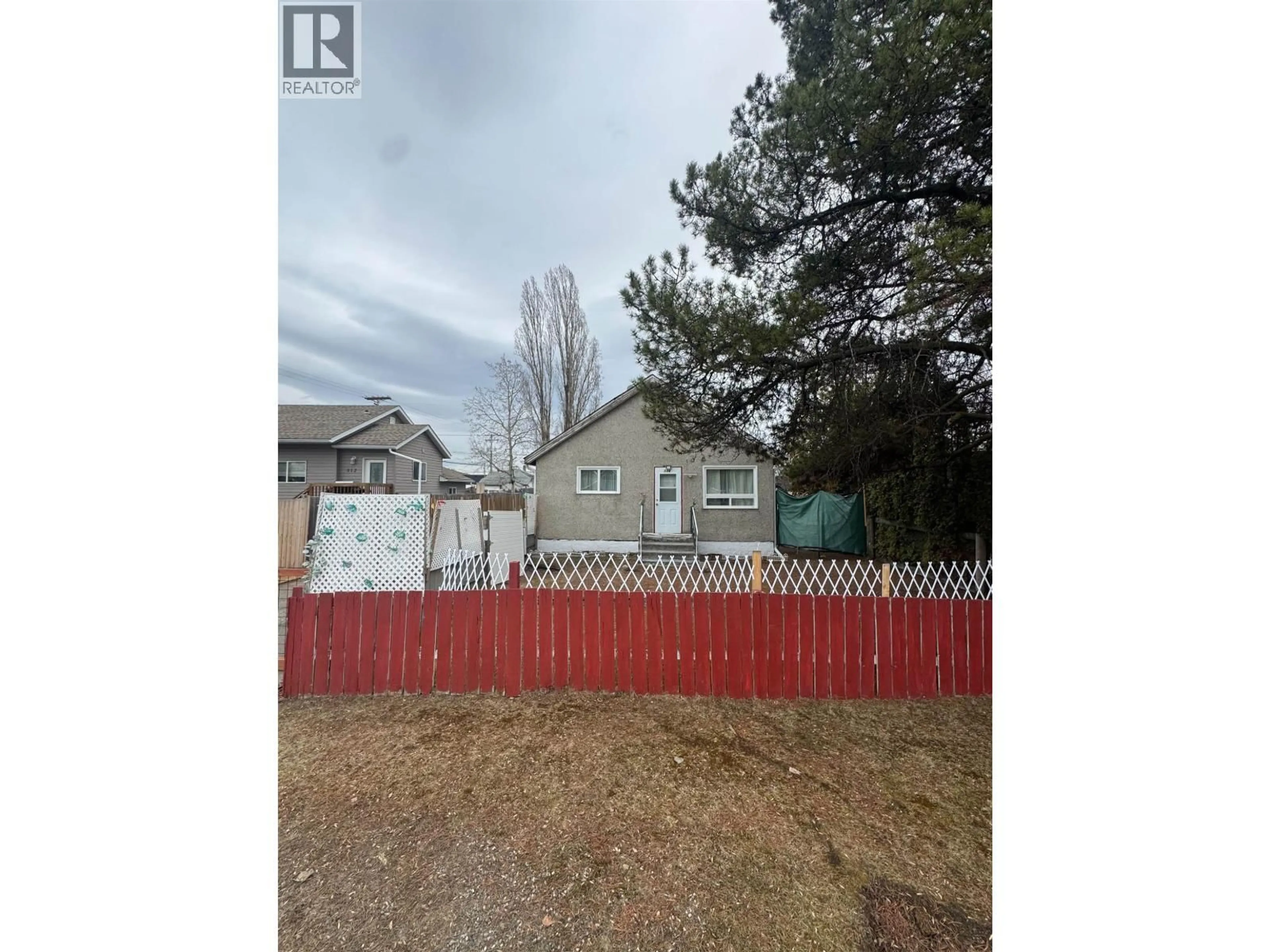 A pic from outside/outdoor area/front of a property/back of a property/a pic from drone, street for 534 IRWIN STREET, Prince George British Columbia V2M2X7