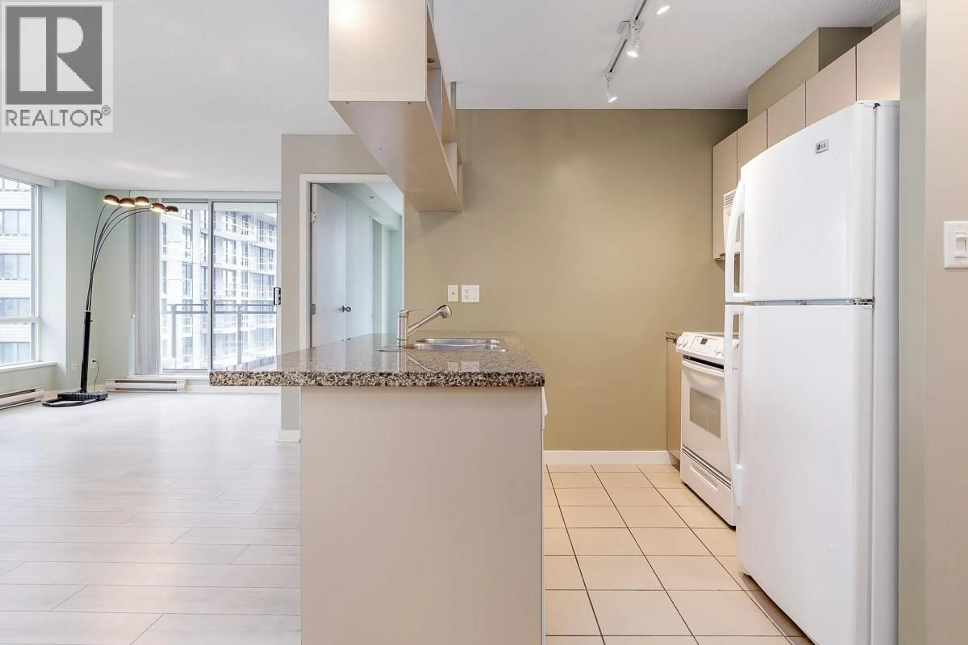 Standard kitchen, ceramic/tile floor for 1708 - 1082 SEYMOUR STREET, Vancouver British Columbia V6B1X9