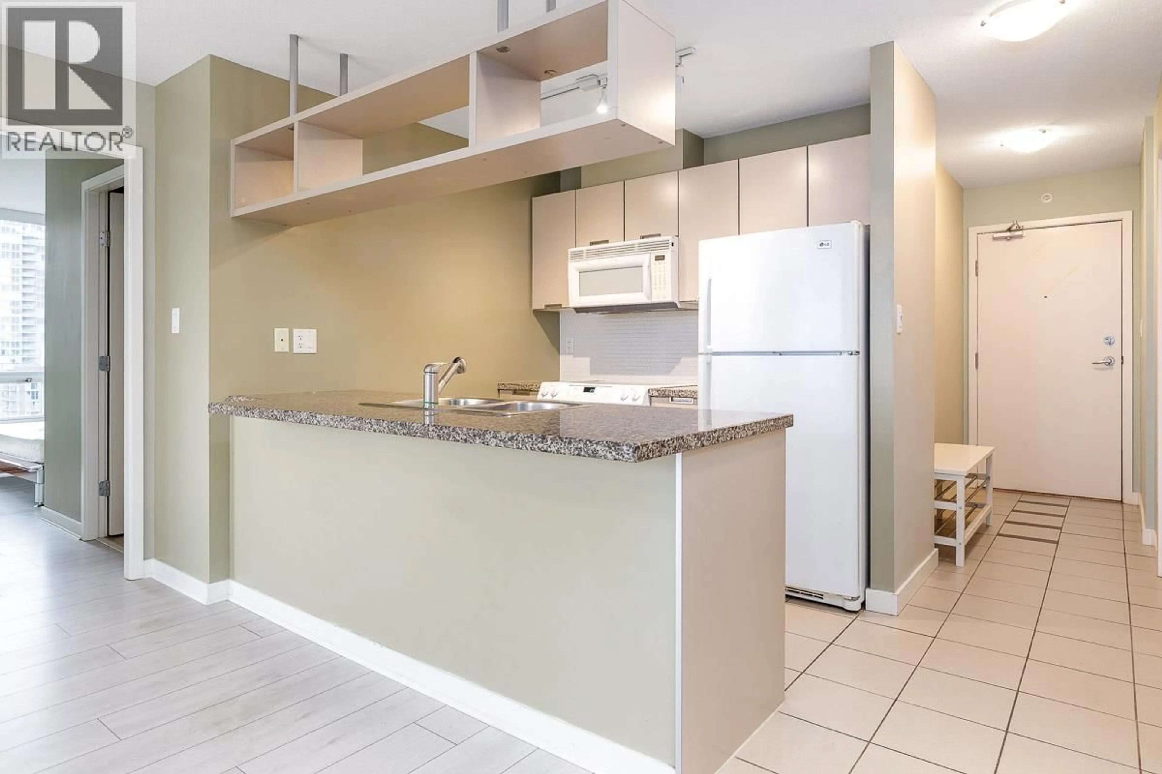 Standard kitchen, ceramic/tile floor for 1708 - 1082 SEYMOUR STREET, Vancouver British Columbia V6B1X9