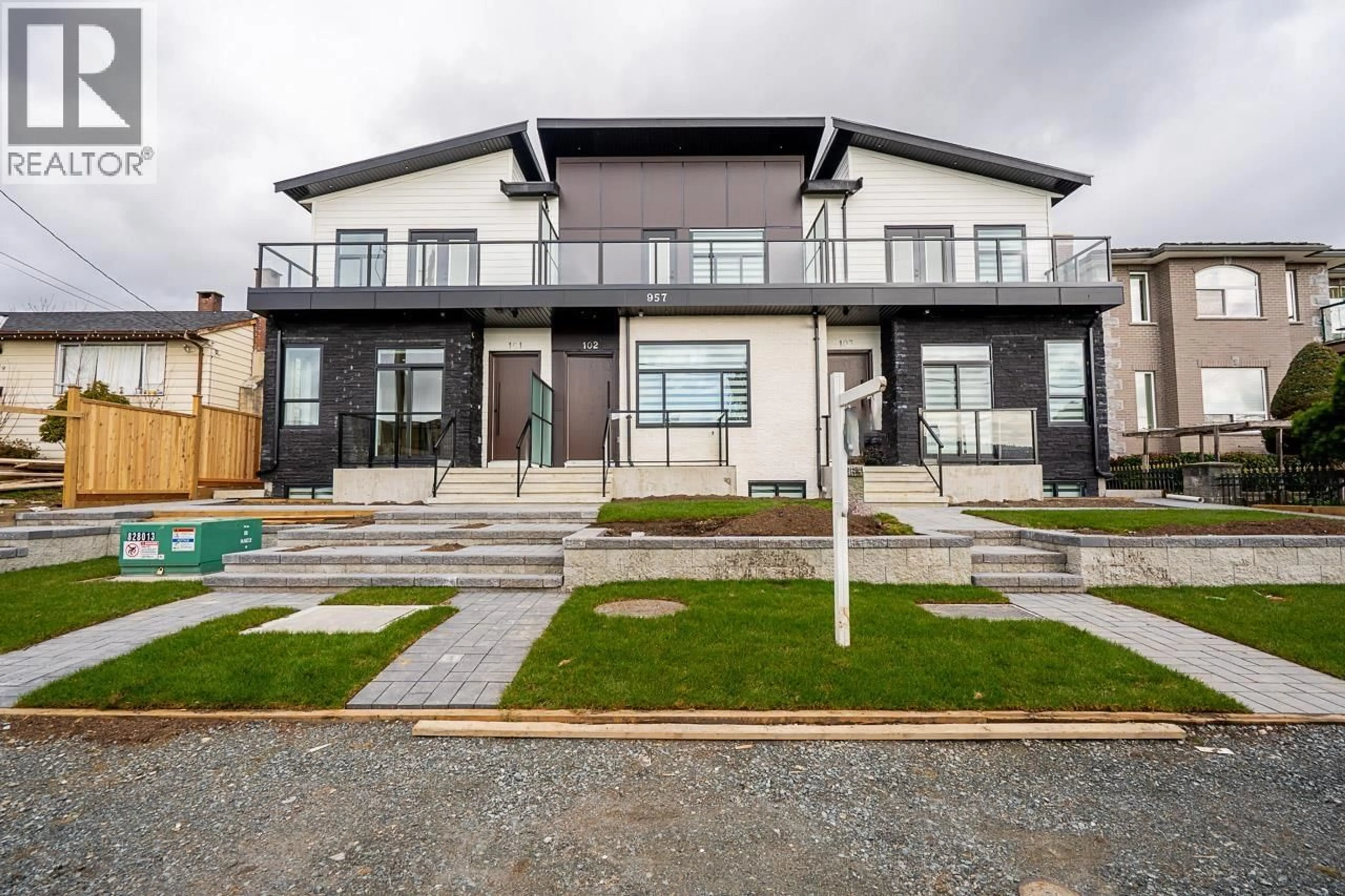 Home with brick exterior material, unknown for 102 - 957 EDGAR AVENUE, Coquitlam British Columbia V3K2K1