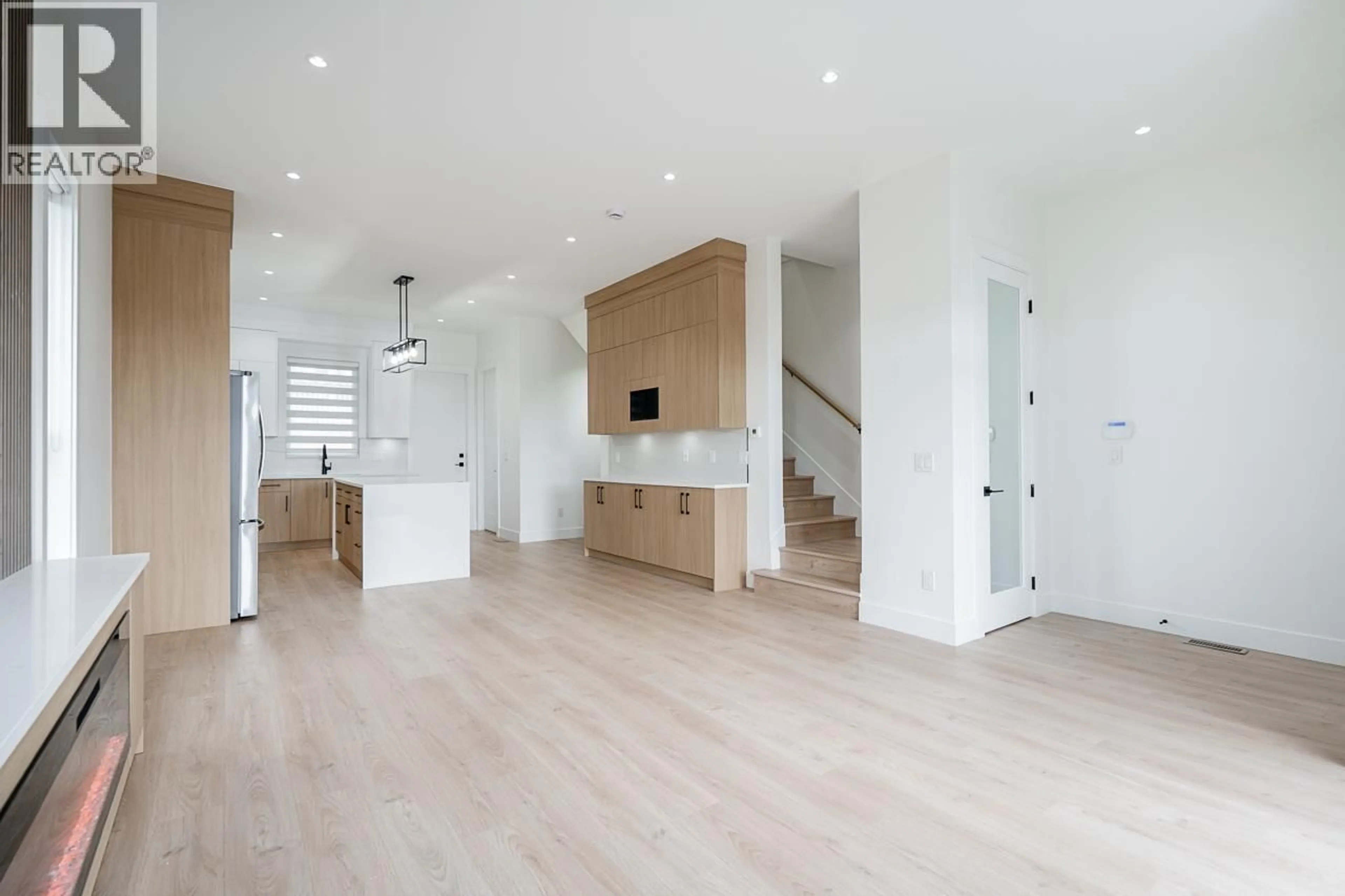 Unknown for 102 - 957 EDGAR AVENUE, Coquitlam British Columbia V3K2K1