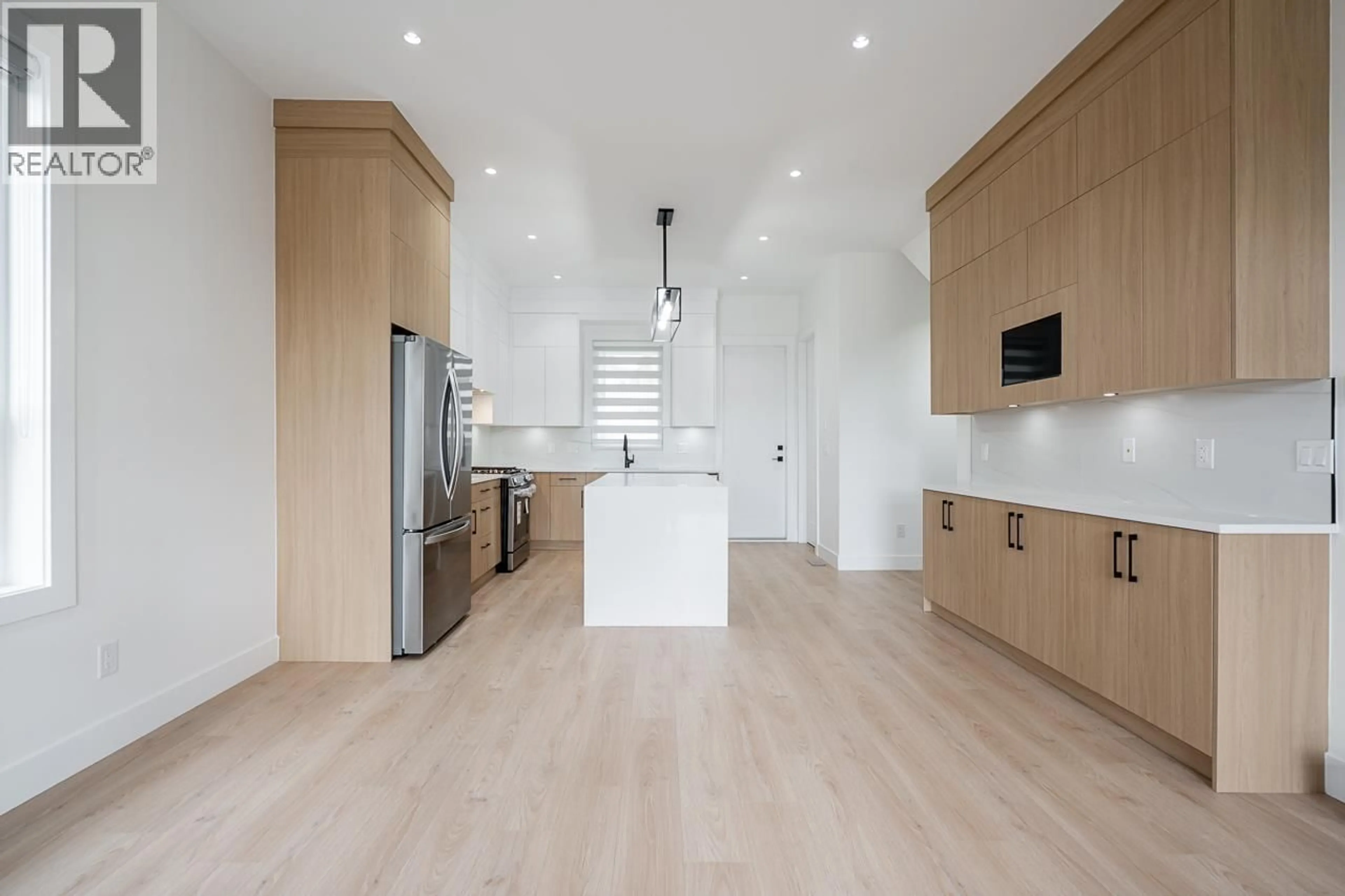 Open concept kitchen, wood/laminate floor for 102 - 957 EDGAR AVENUE, Coquitlam British Columbia V3K2K1