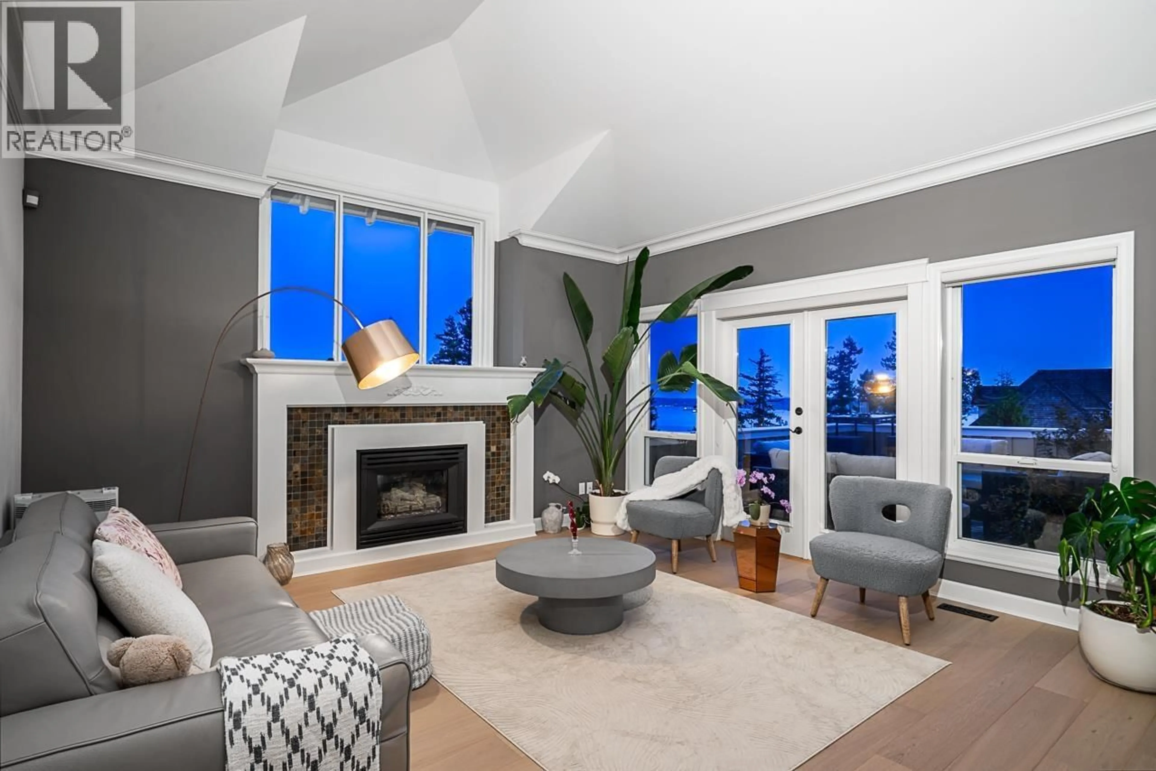 Living room with furniture, unknown for 5431 WEST VISTA COURT, West Vancouver British Columbia V7W3G8