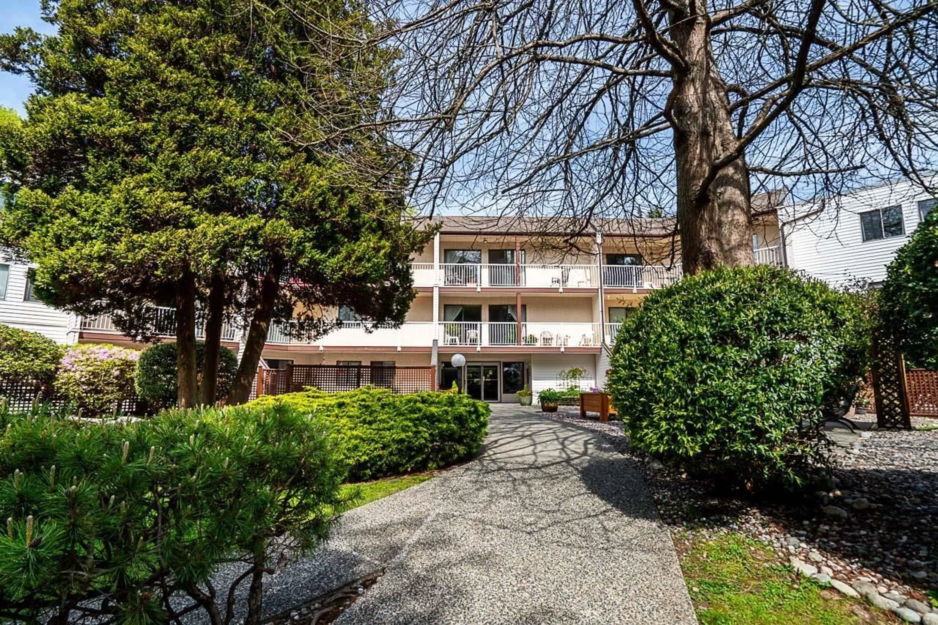 Unknown for 204 - 12890 17 AVENUE, Surrey British Columbia V4A1T5