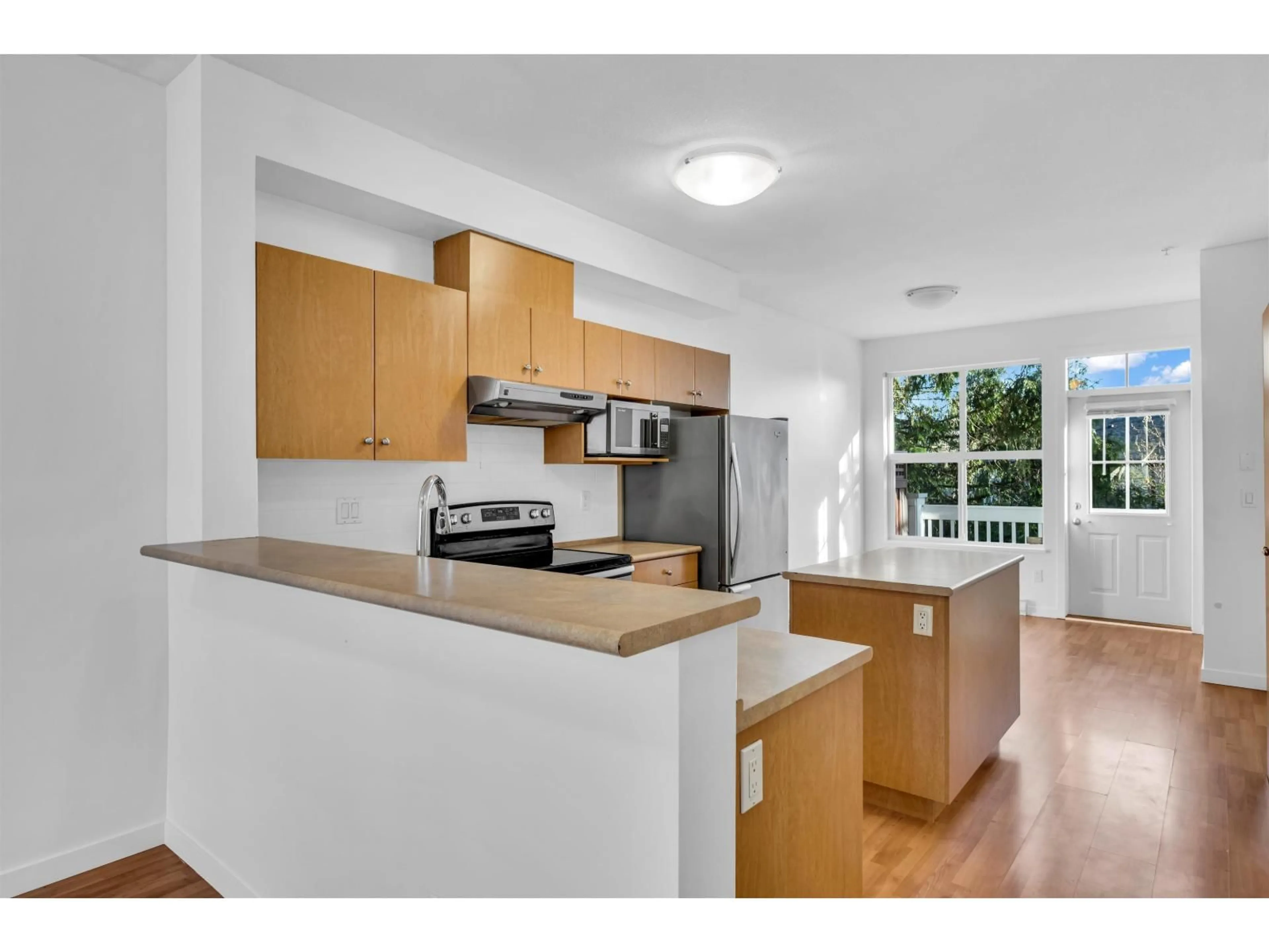 Standard kitchen, unknown for 46 - 20460 66 AVENUE, Langley British Columbia V2Y3B6