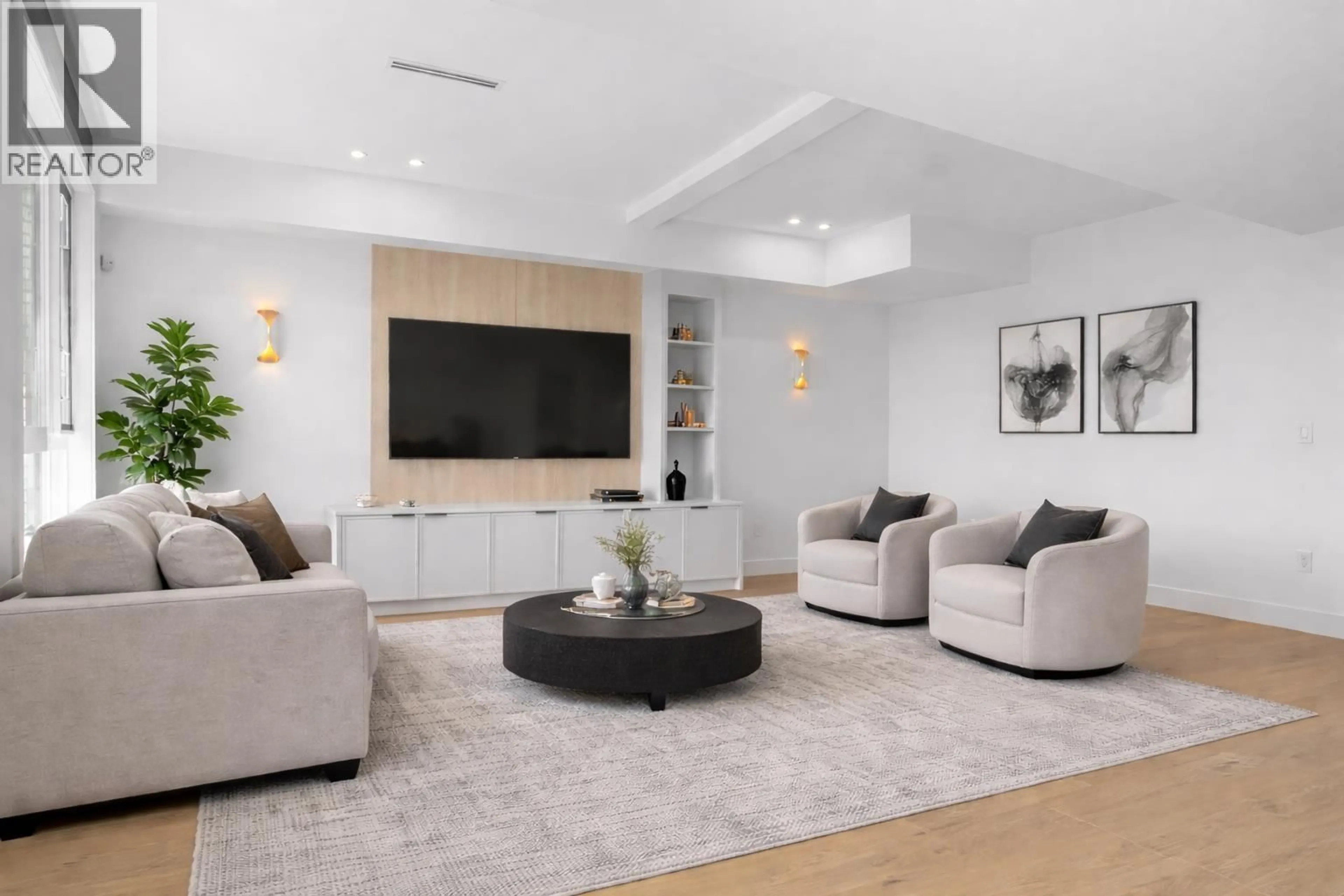 Living room with furniture, unknown for 104 - 1132 MADORE AVENUE, Coquitlam British Columbia V3K3B9