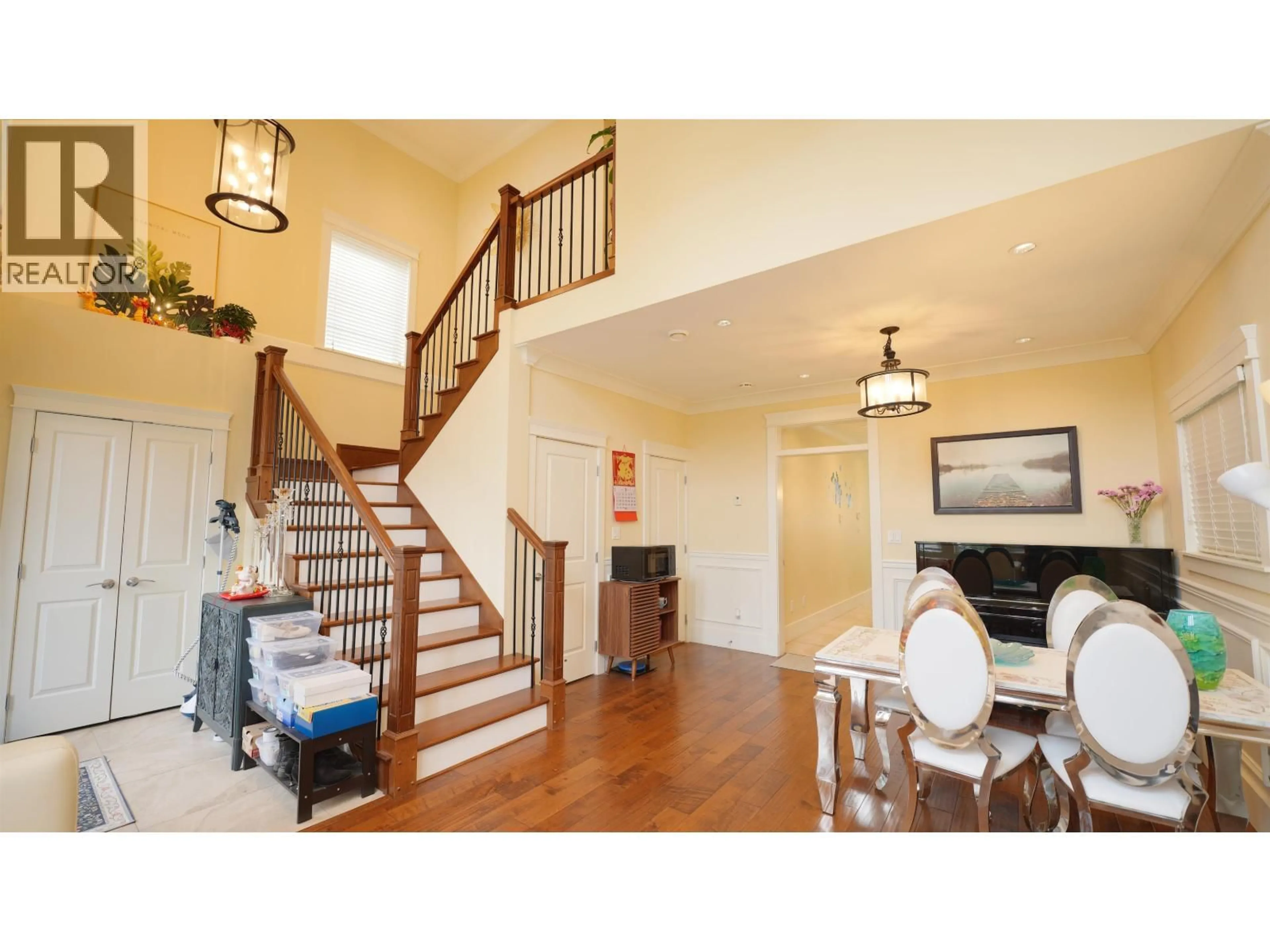 Indoor entryway for 10511 NO. 1 ROAD, Richmond British Columbia V7E1S3