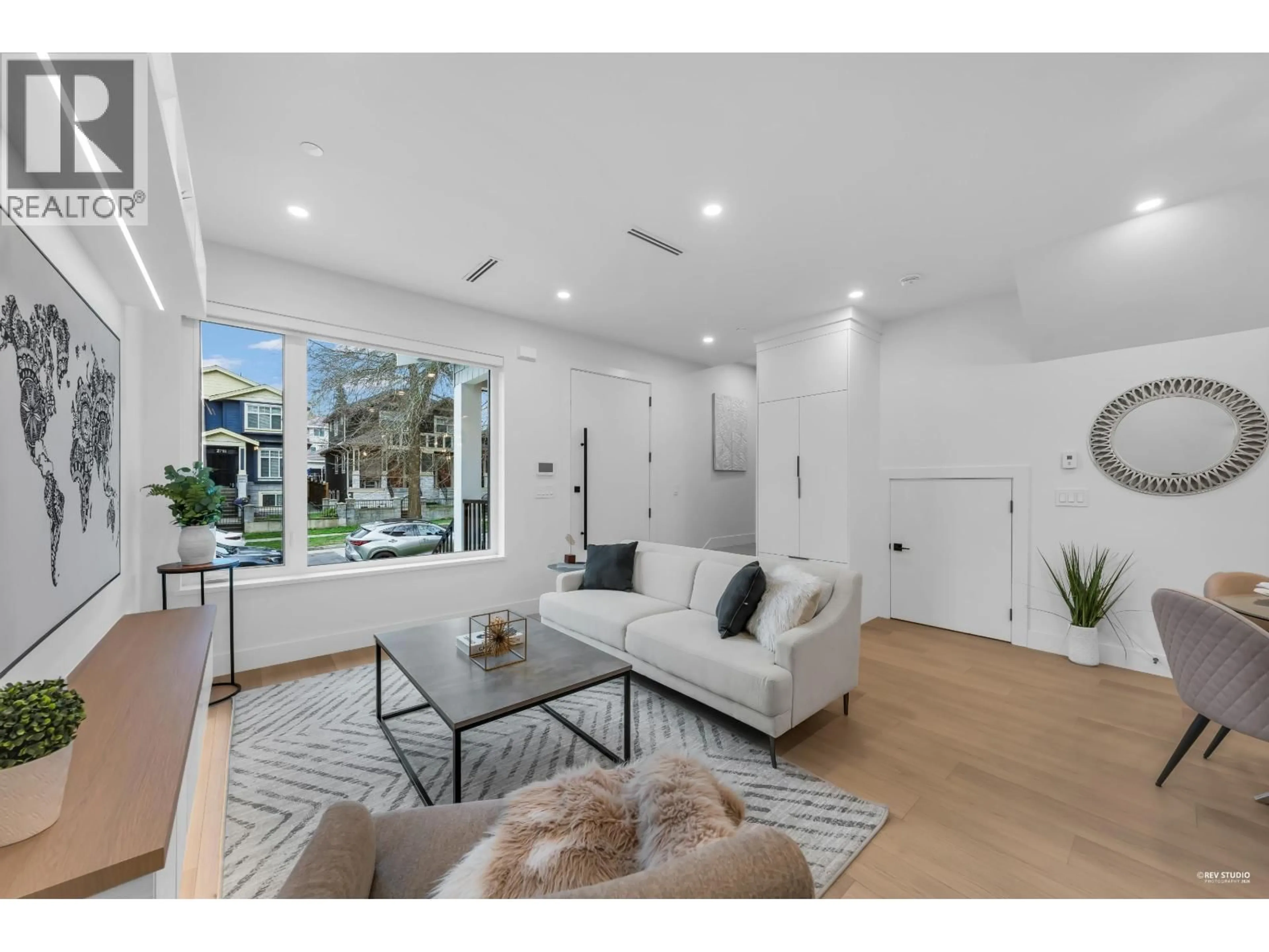 Living room with furniture, unknown for 2715 CHEYENNE AVENUE, Vancouver British Columbia V5R4R5