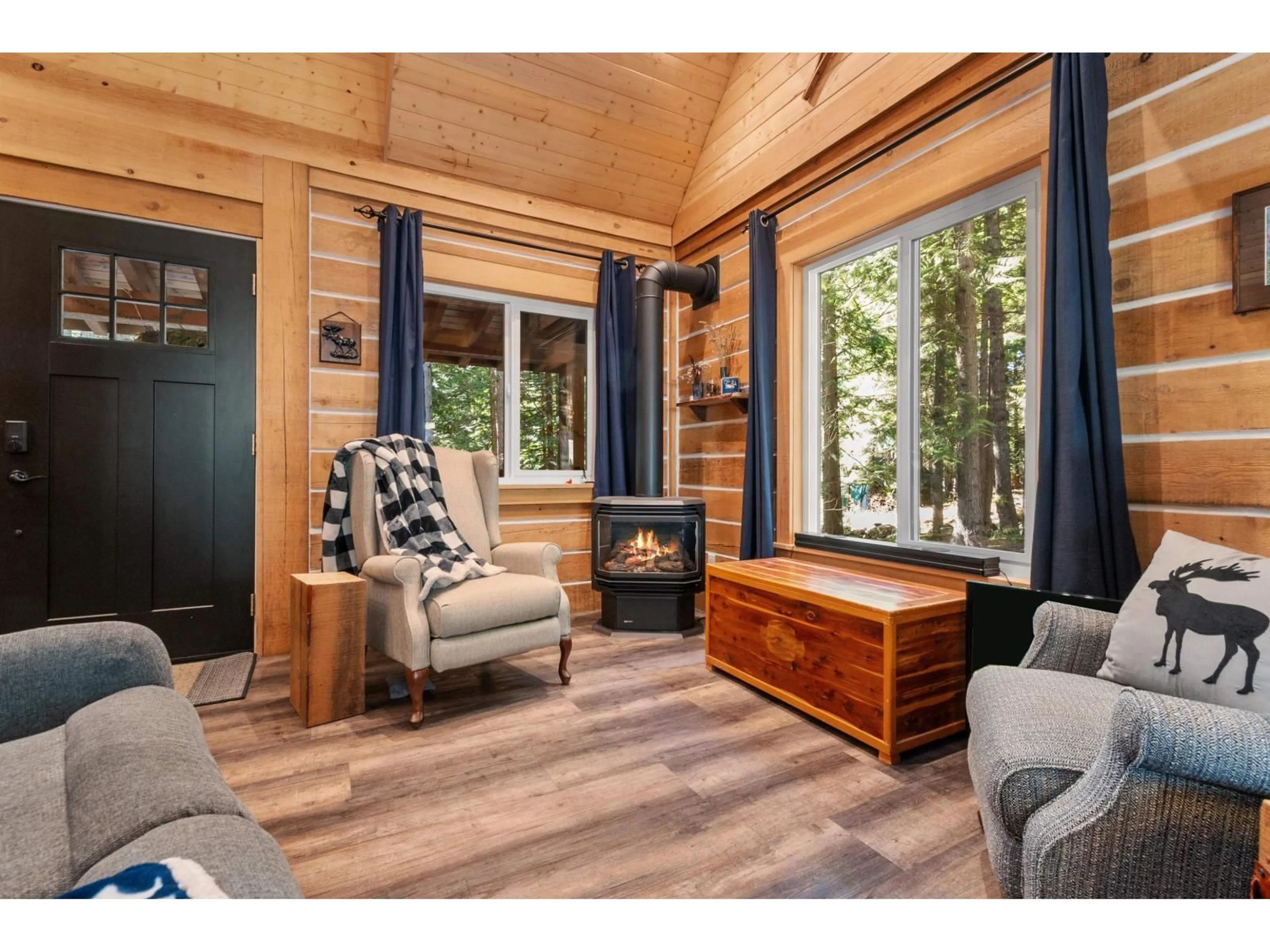 Living room with furniture, wood/laminate floor for H68 STRAWBERRY LANE, Sunshine Valley British Columbia V0X1L5