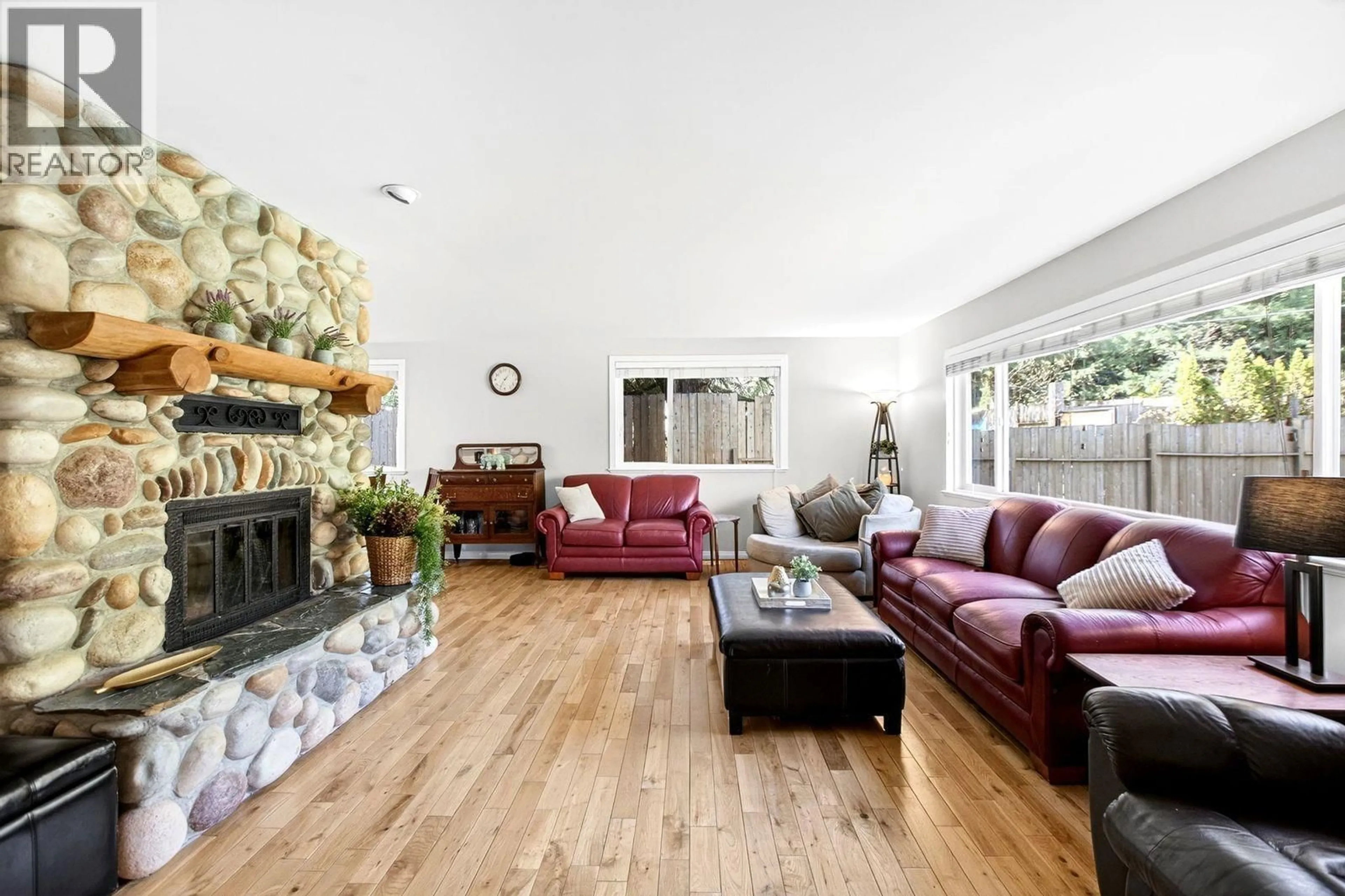 Living room with furniture, wood/laminate floor for 27656 110 AVENUE, Maple Ridge British Columbia V2W1P6