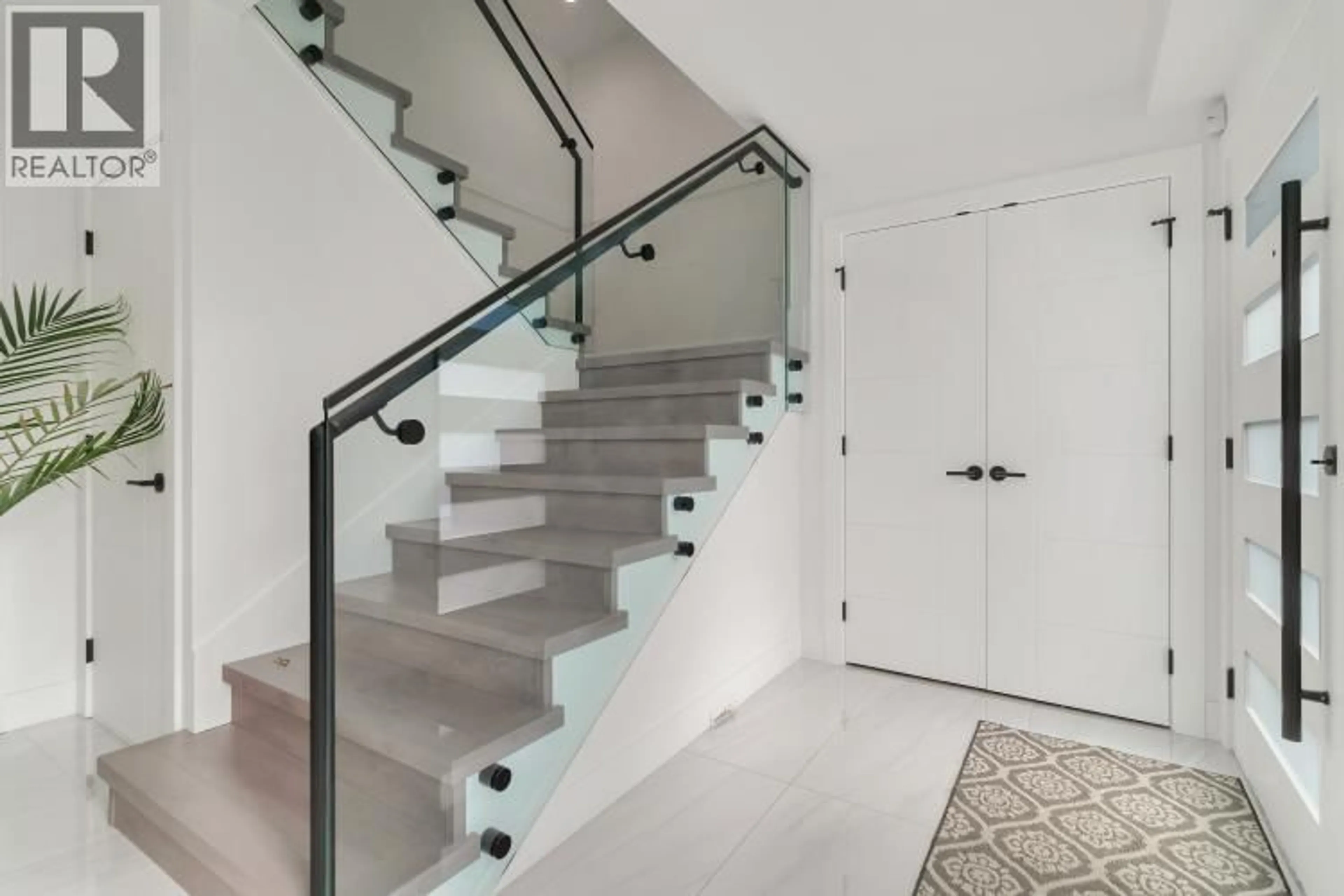 Stairs for 1010 AUGUSTA AVENUE, Burnaby British Columbia V5A2V4