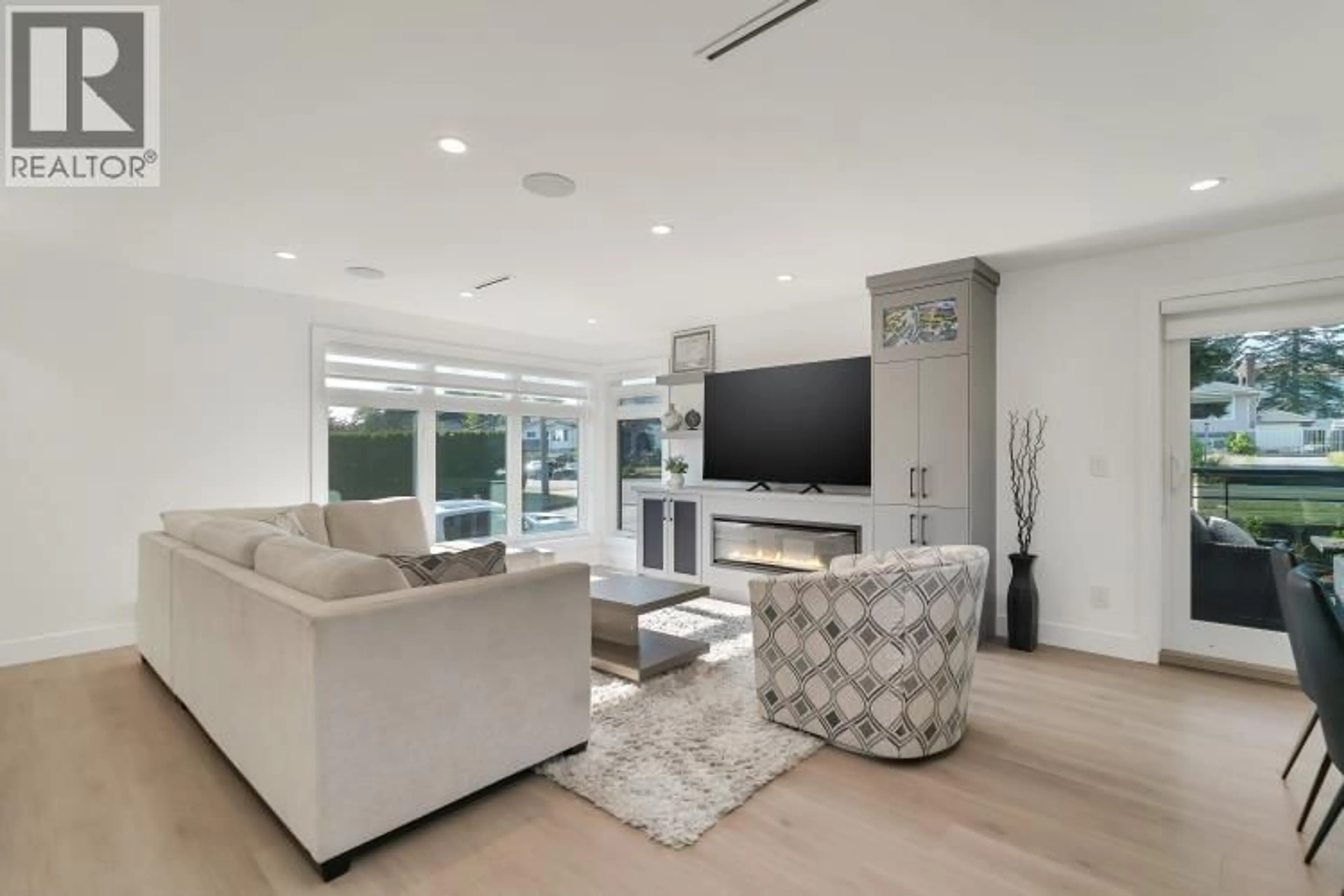 Living room with furniture, unknown for 1010 AUGUSTA AVENUE, Burnaby British Columbia V5A2V4