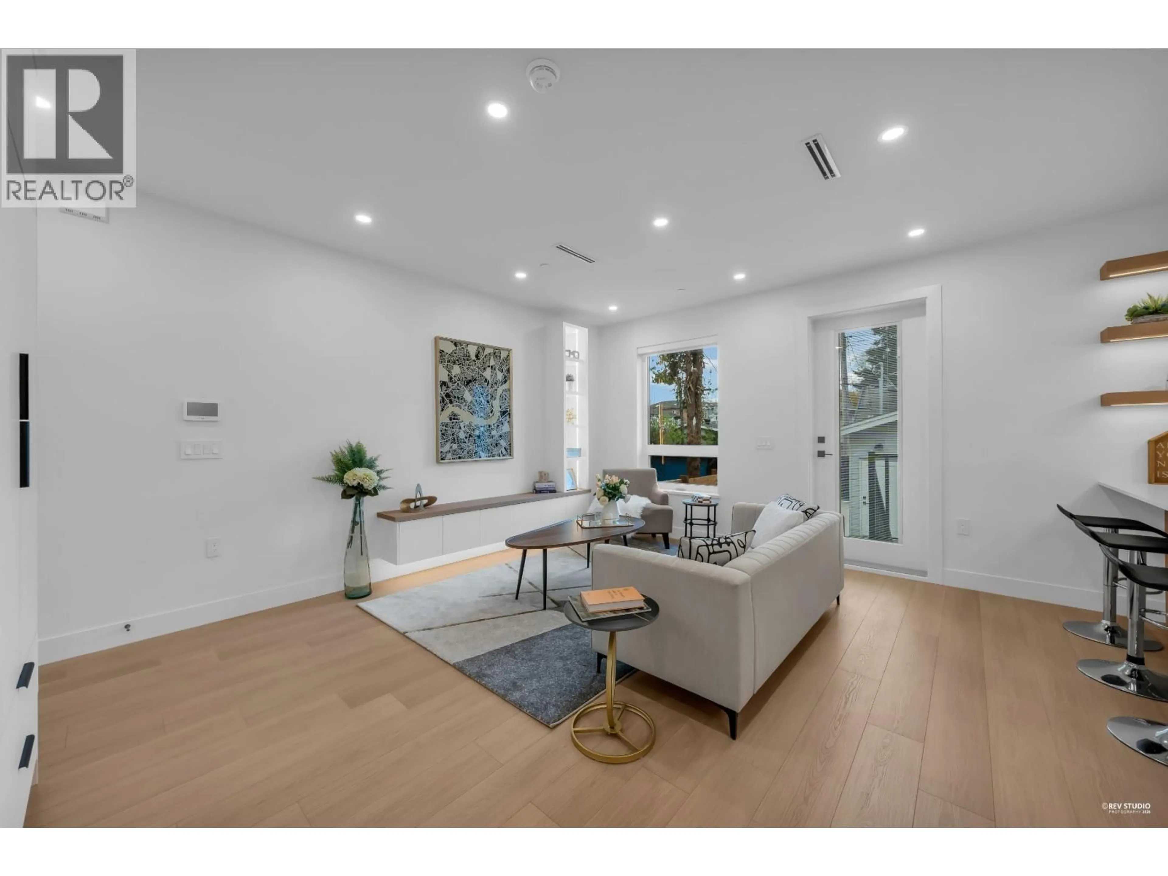 Living room with furniture, unknown for 2713 CHEYENNE AVENUE, Vancouver British Columbia V5R4R5