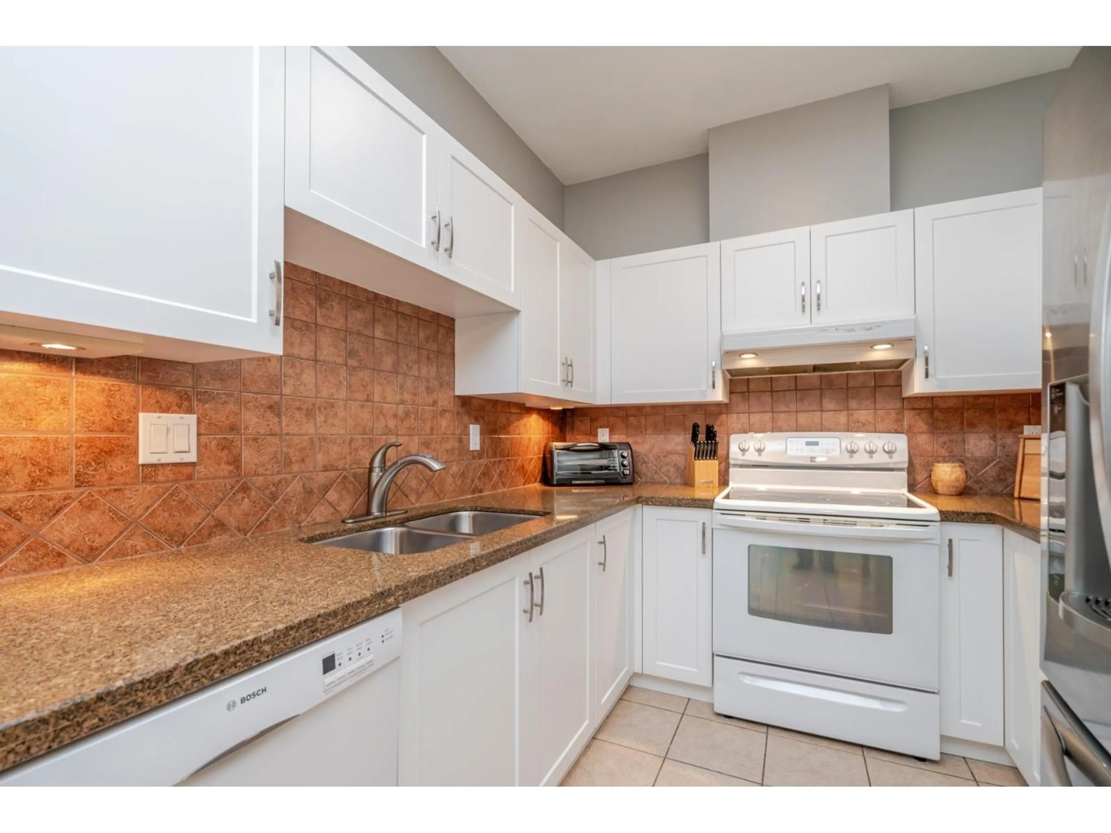 Standard kitchen, ceramic/tile floor for 10 - 10340 156 STREET, Surrey British Columbia V3R4L8