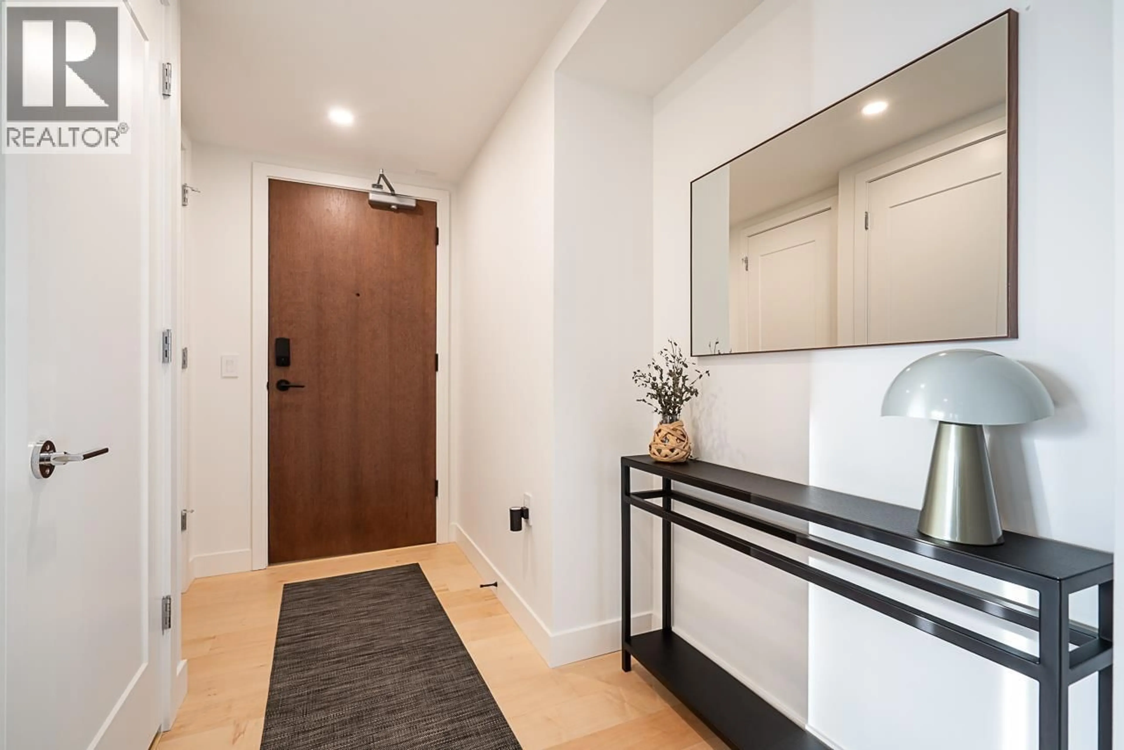 Indoor entryway for 1505 - 135 13TH STREET, North Vancouver British Columbia V7L0J8