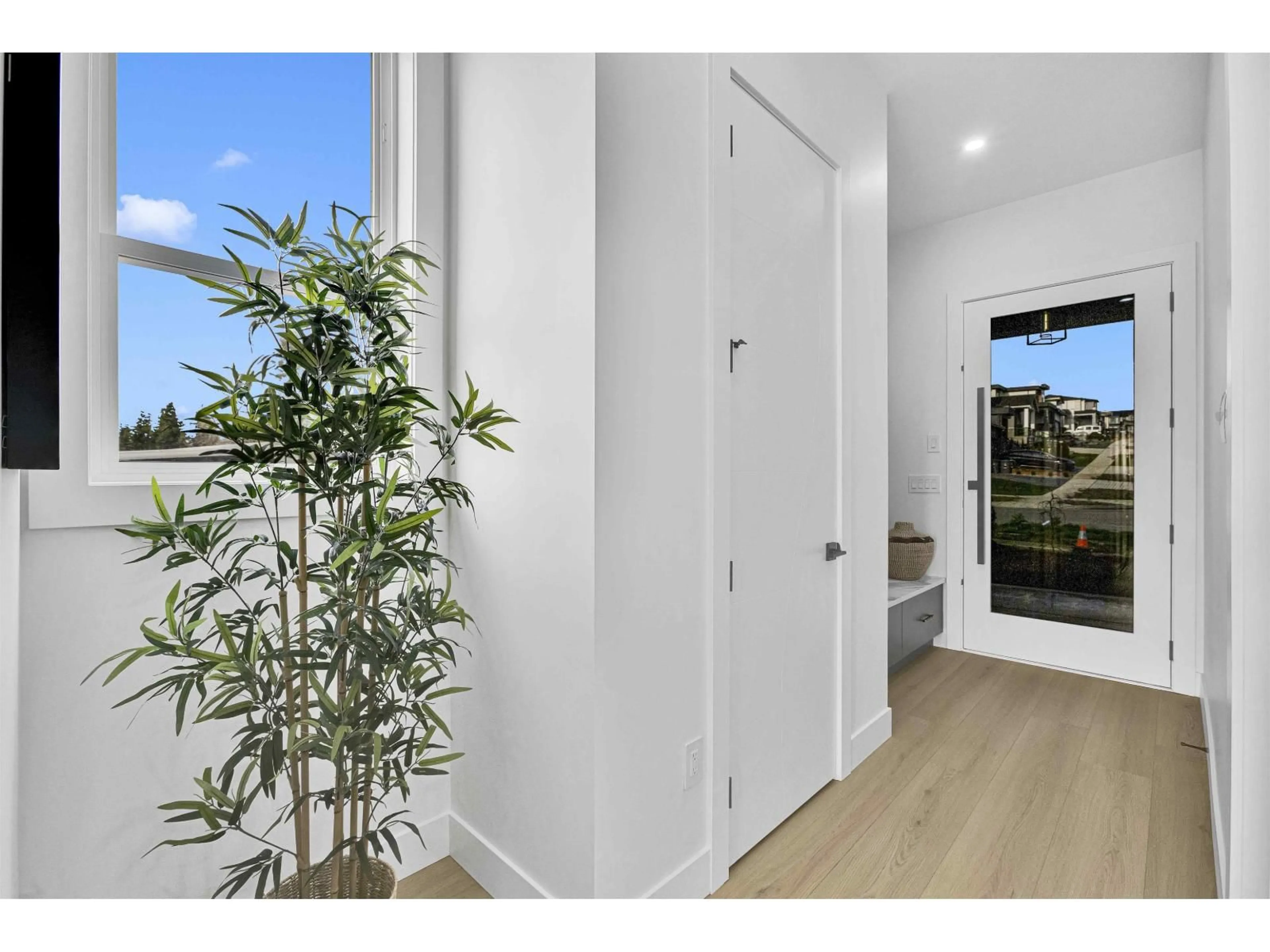 Indoor entryway for 102 - 16702 16A AVENUE, Surrey British Columbia V3Z0T3