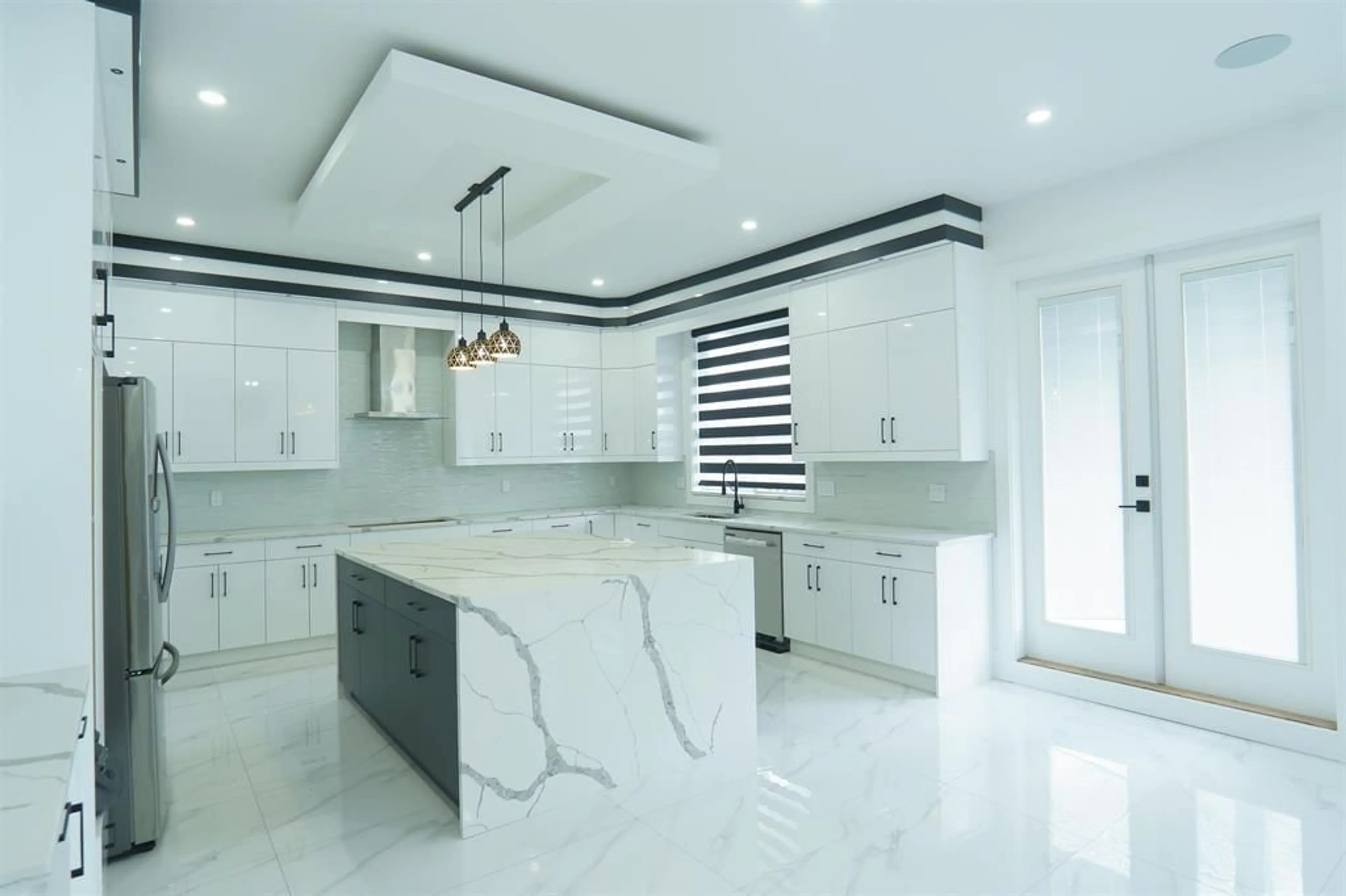 Contemporary kitchen, ceramic/tile floor for 2540 TERMINAL COURT, Abbotsford British Columbia V4X1L9