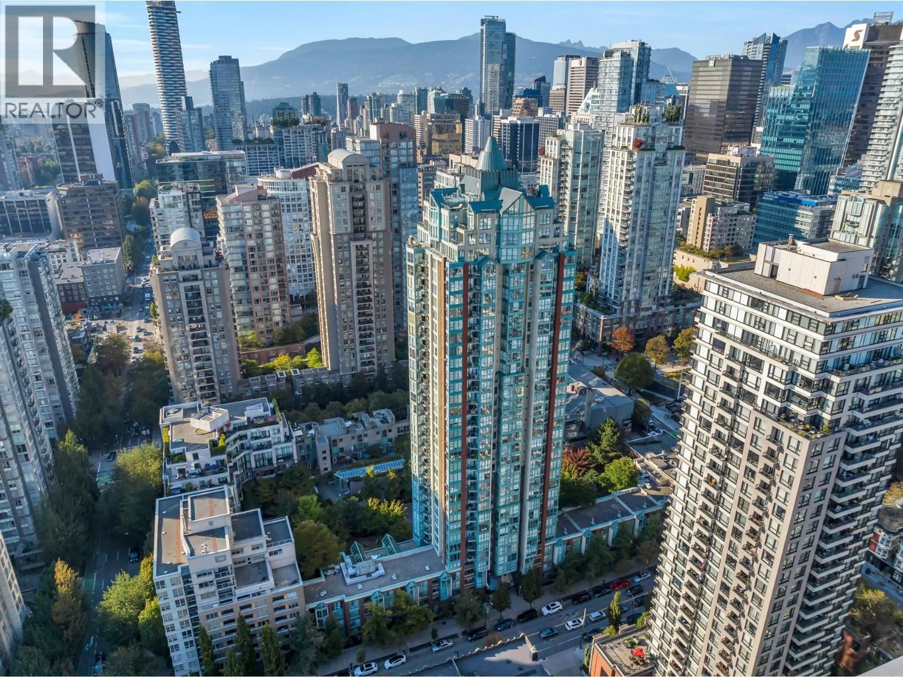 A pic from outside/outdoor area/front of a property/back of a property/a pic from drone, city buildings view from balcony for 805 - 939 HOMER STREET, Vancouver British Columbia V6B2W6