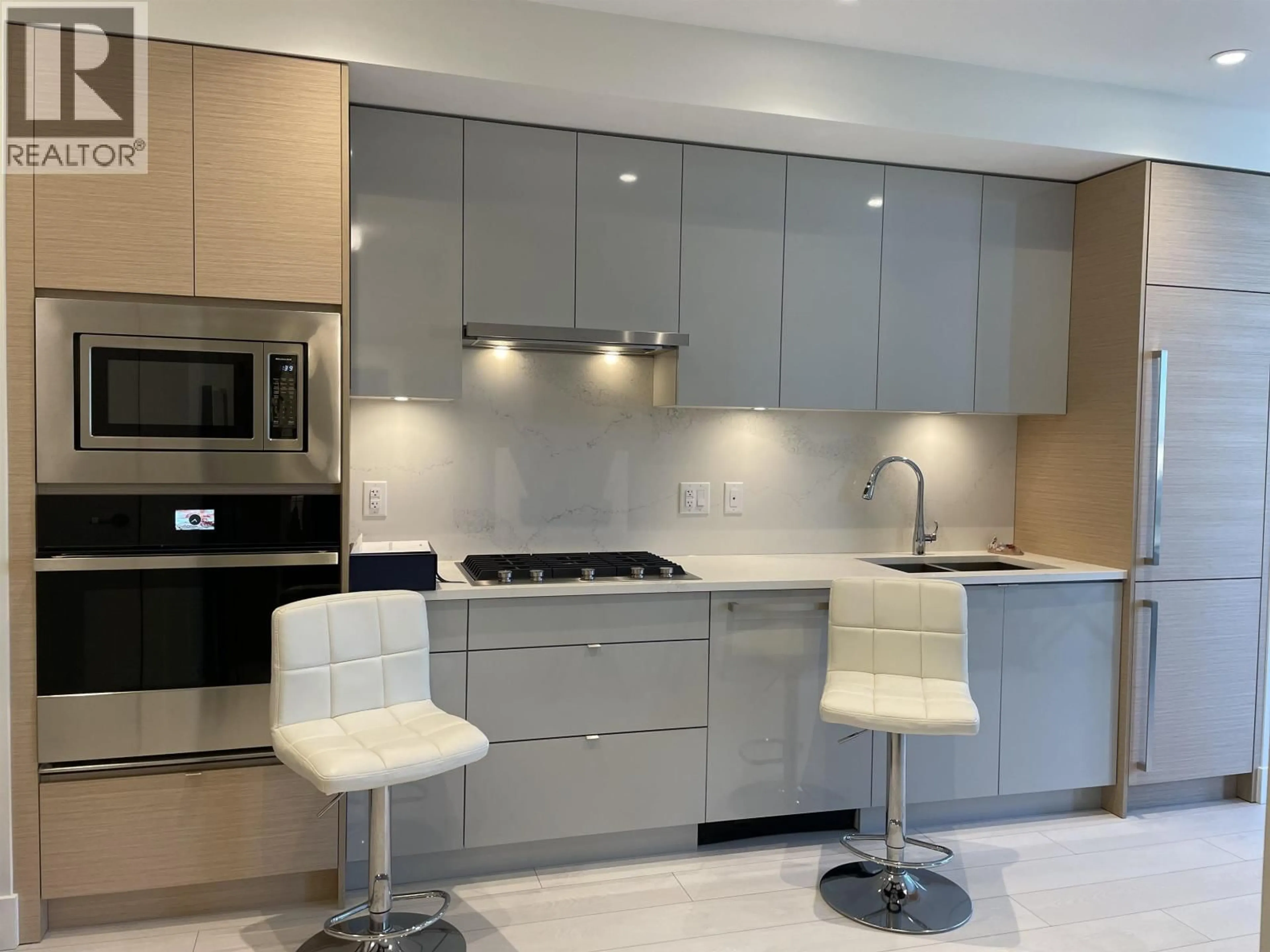 Contemporary kitchen, unknown for 426 - 3438 SAWMILL CRESCENT, Vancouver British Columbia V5S0E3