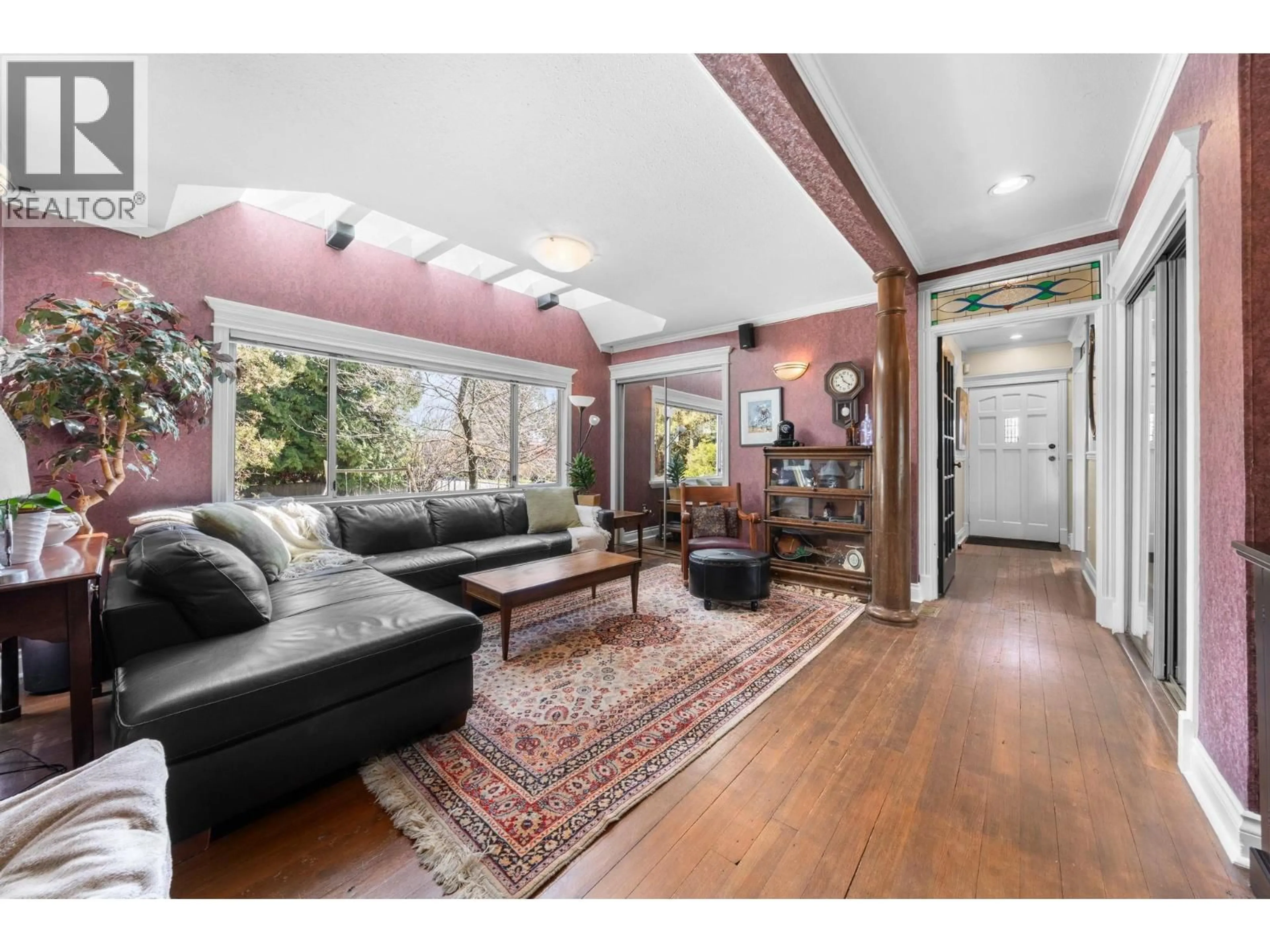 Living room with furniture, unknown for 628 5TH STREET, North Vancouver British Columbia V7L1M7