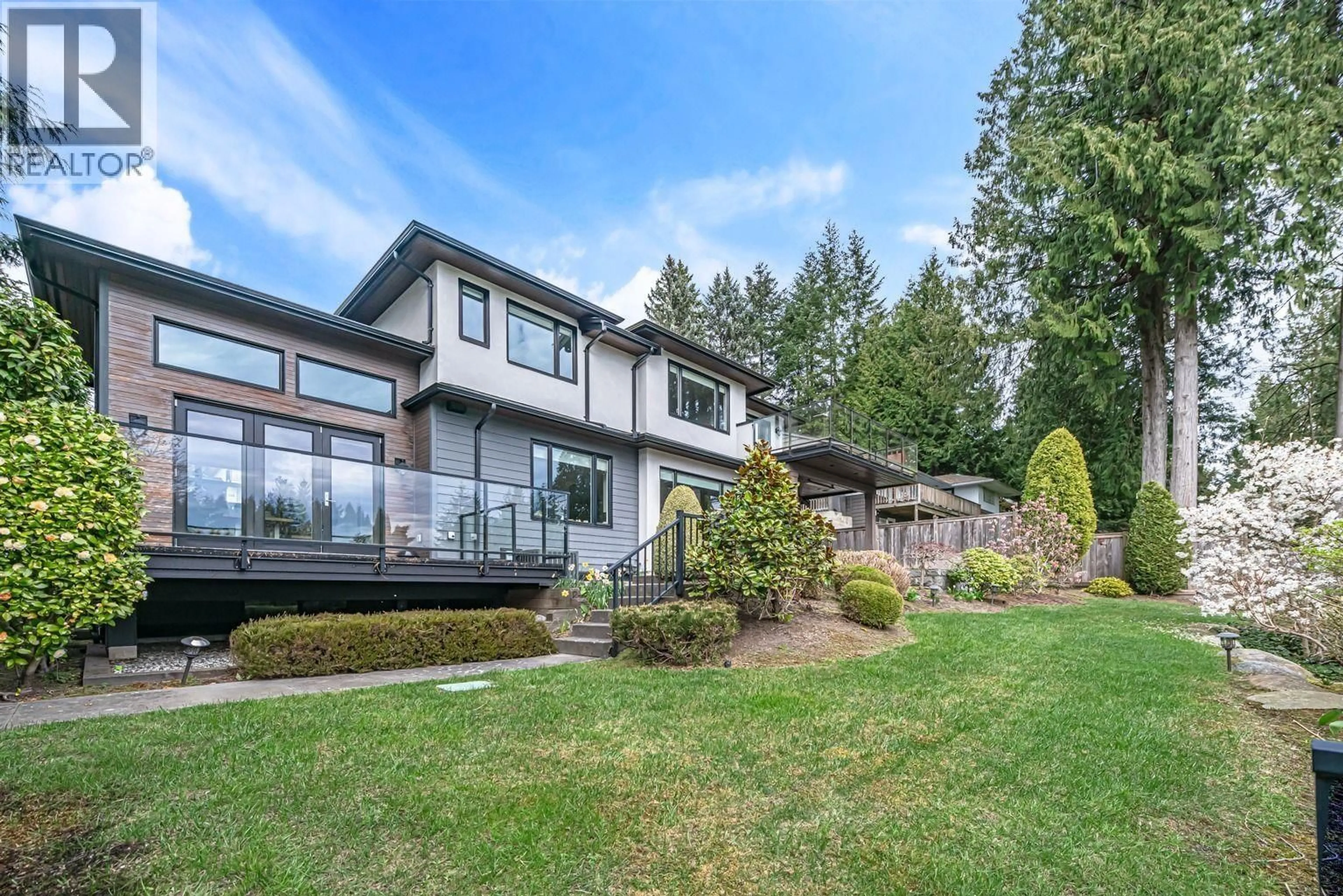 A pic from outside/outdoor area/front of a property/back of a property/a pic from drone, mountain view for 225 TAMARACK ROAD, North Vancouver British Columbia V7N1S3