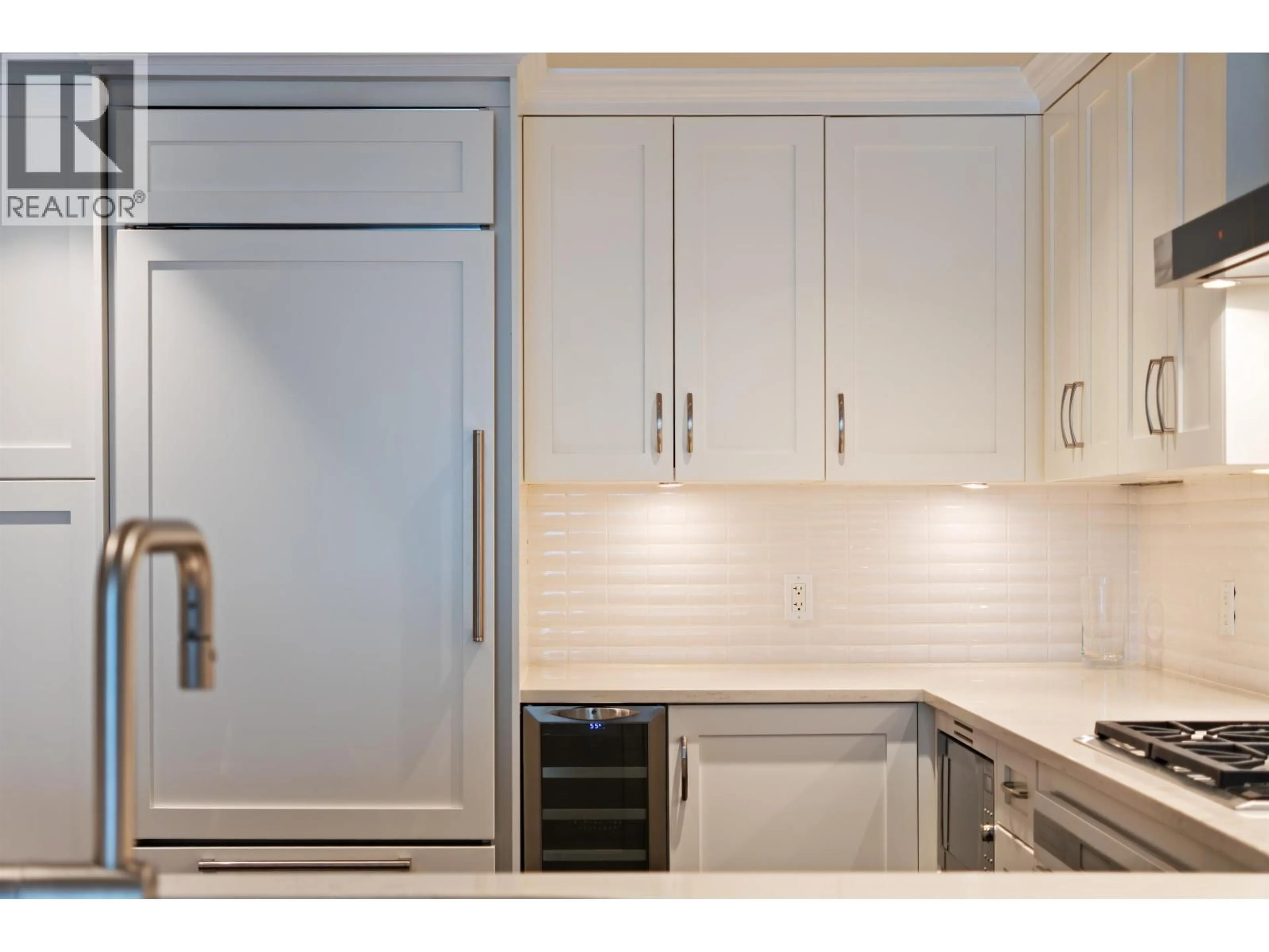 Standard kitchen, unknown for 9 - 1891 MARINE DRIVE, West Vancouver British Columbia V7V1J7