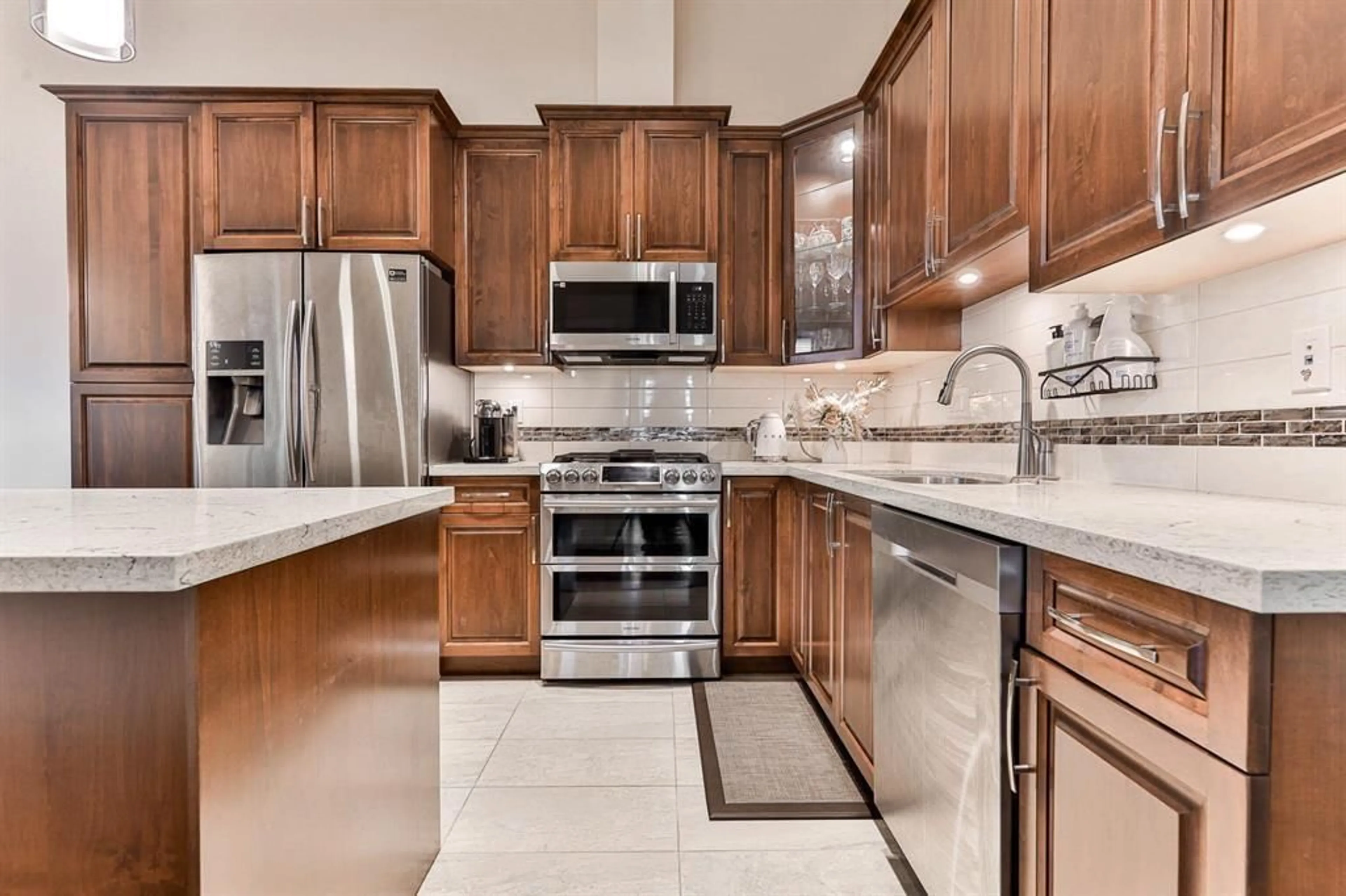 Contemporary kitchen, ceramic/tile floor for B627 - 20716 WILLOUGHBY TOWN CENTER DRIVE, Langley British Columbia V2Y3J8