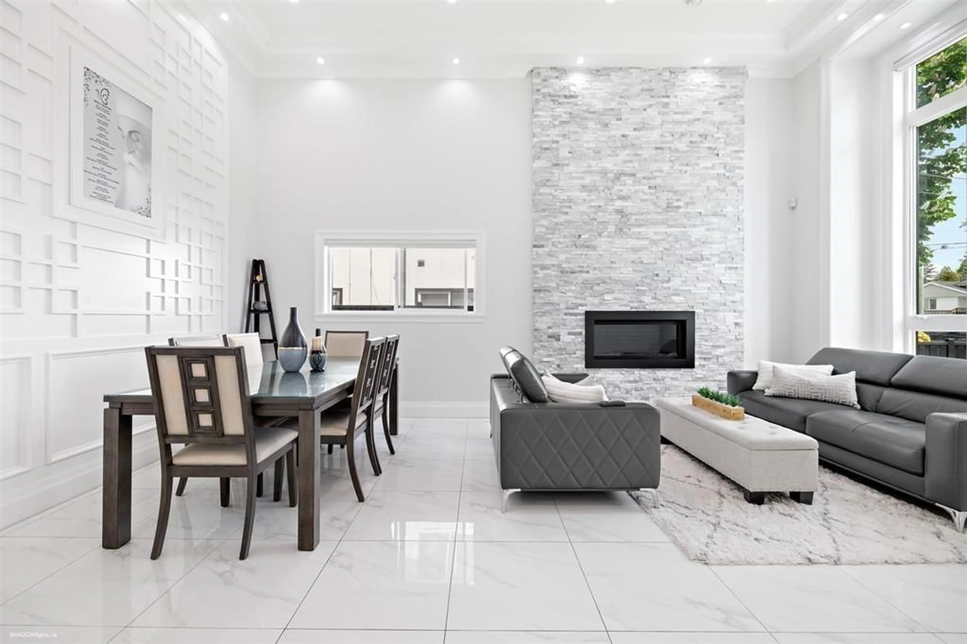 Living room with furniture, ceramic/tile floor for 7705 117 STREET, Delta British Columbia V4C6A7