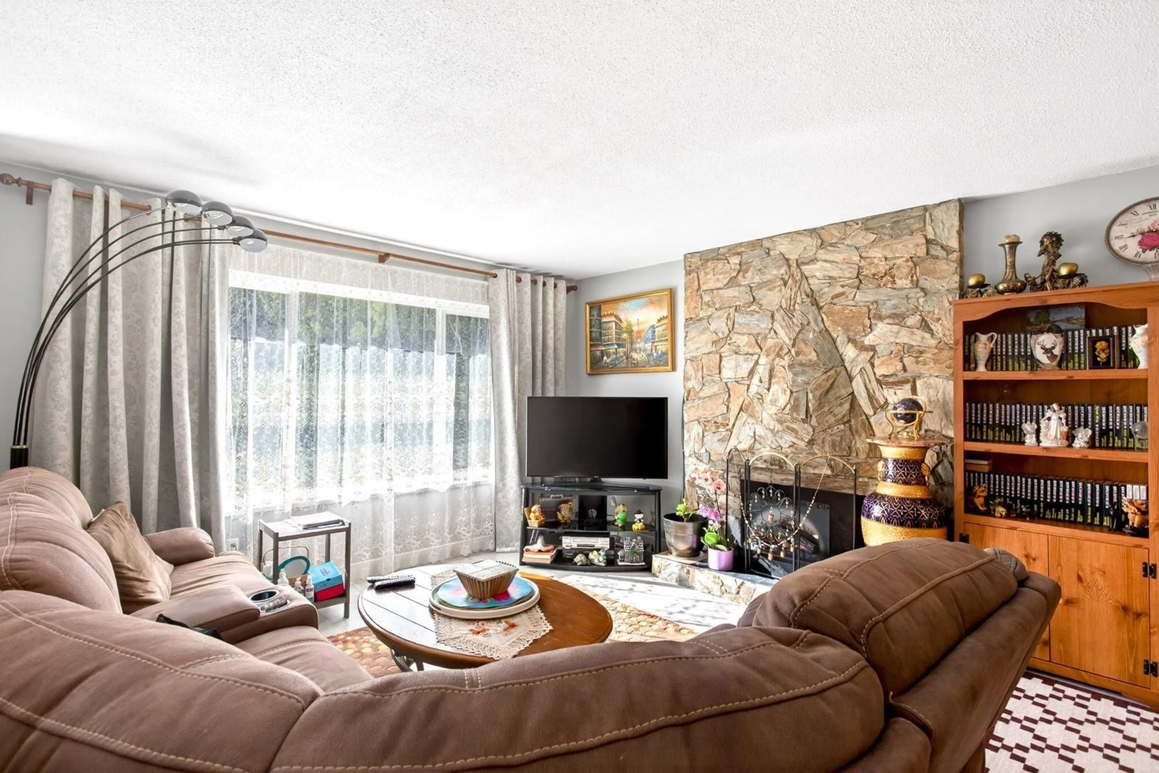 Living room with furniture, unknown for 10842 144A STREET, Surrey British Columbia V3R3R1