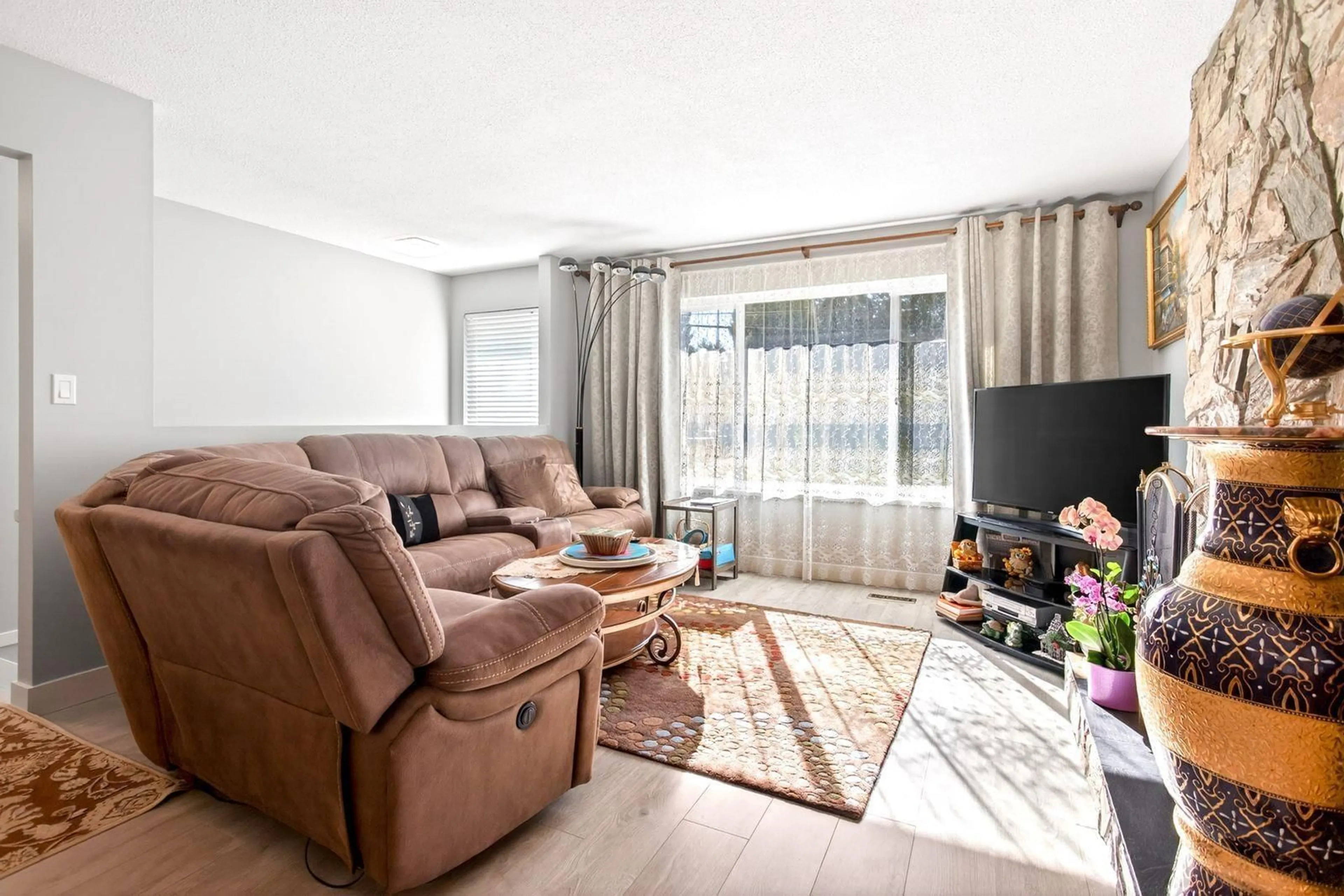 Living room with furniture, unknown for 10842 144A STREET, Surrey British Columbia V3R3R1