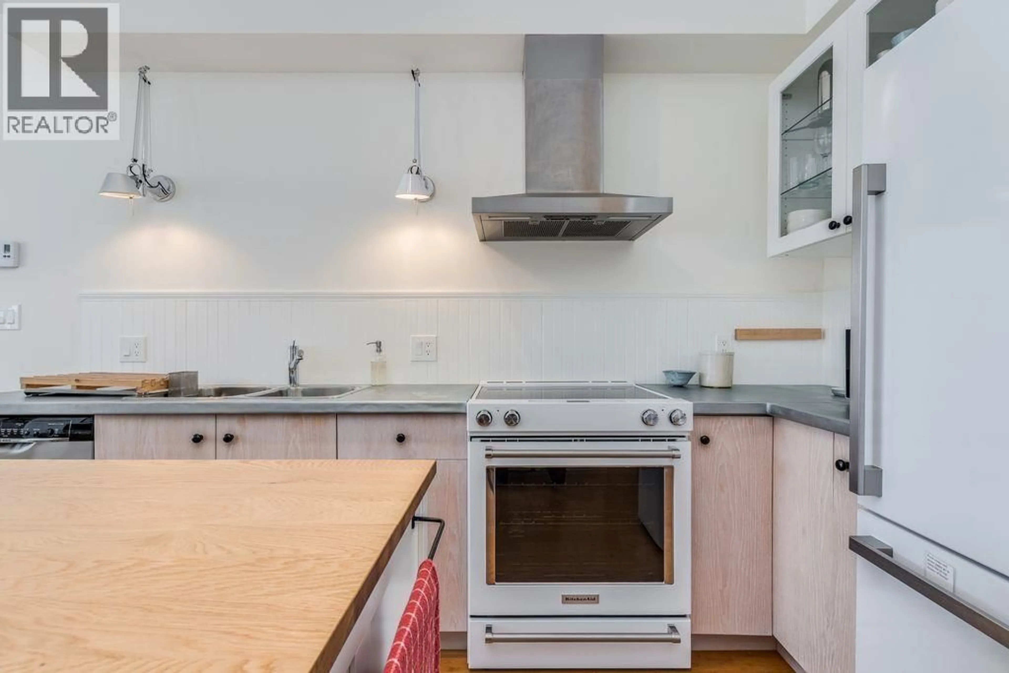 Standard kitchen, unknown for 208 - 205 10TH AVENUE, Vancouver British Columbia V5T4V6