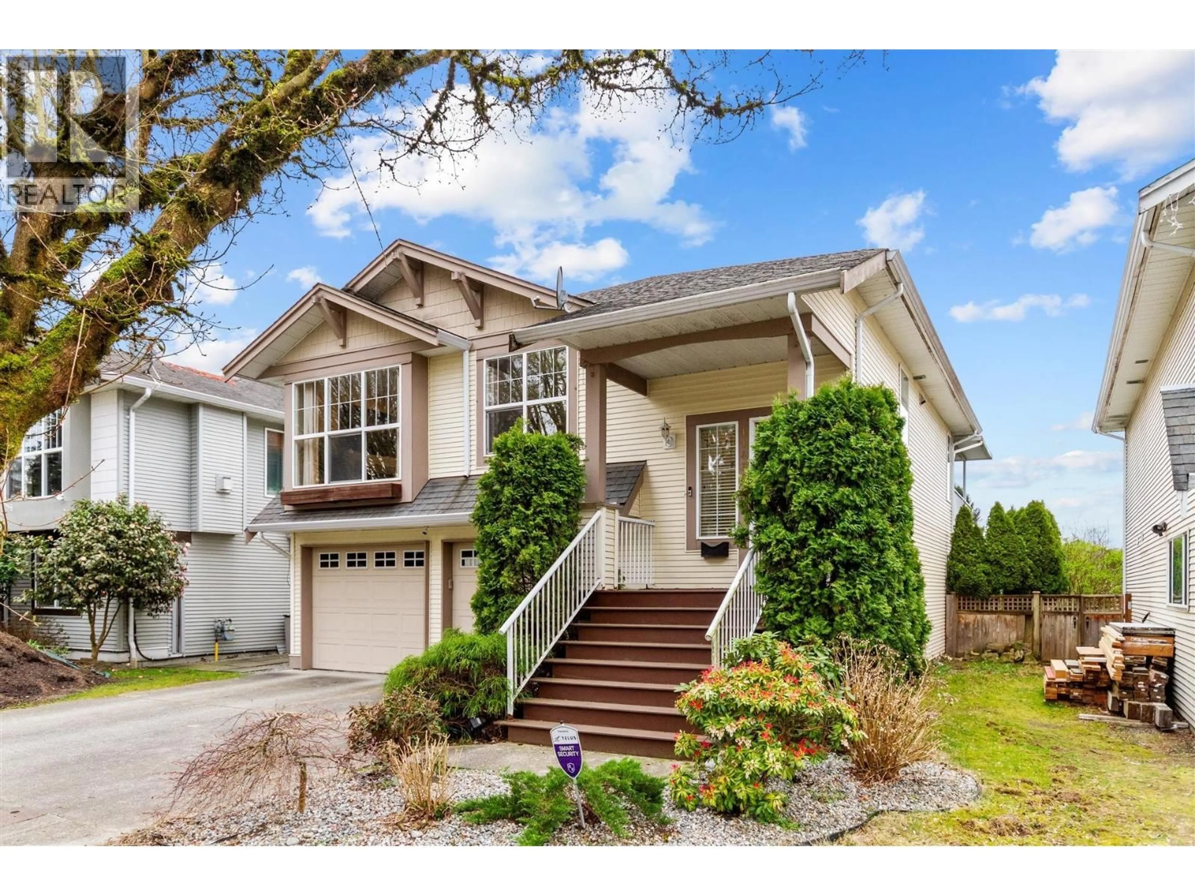 Home with vinyl exterior material, street for 11469 207 STREET, Maple Ridge British Columbia V2X1W9