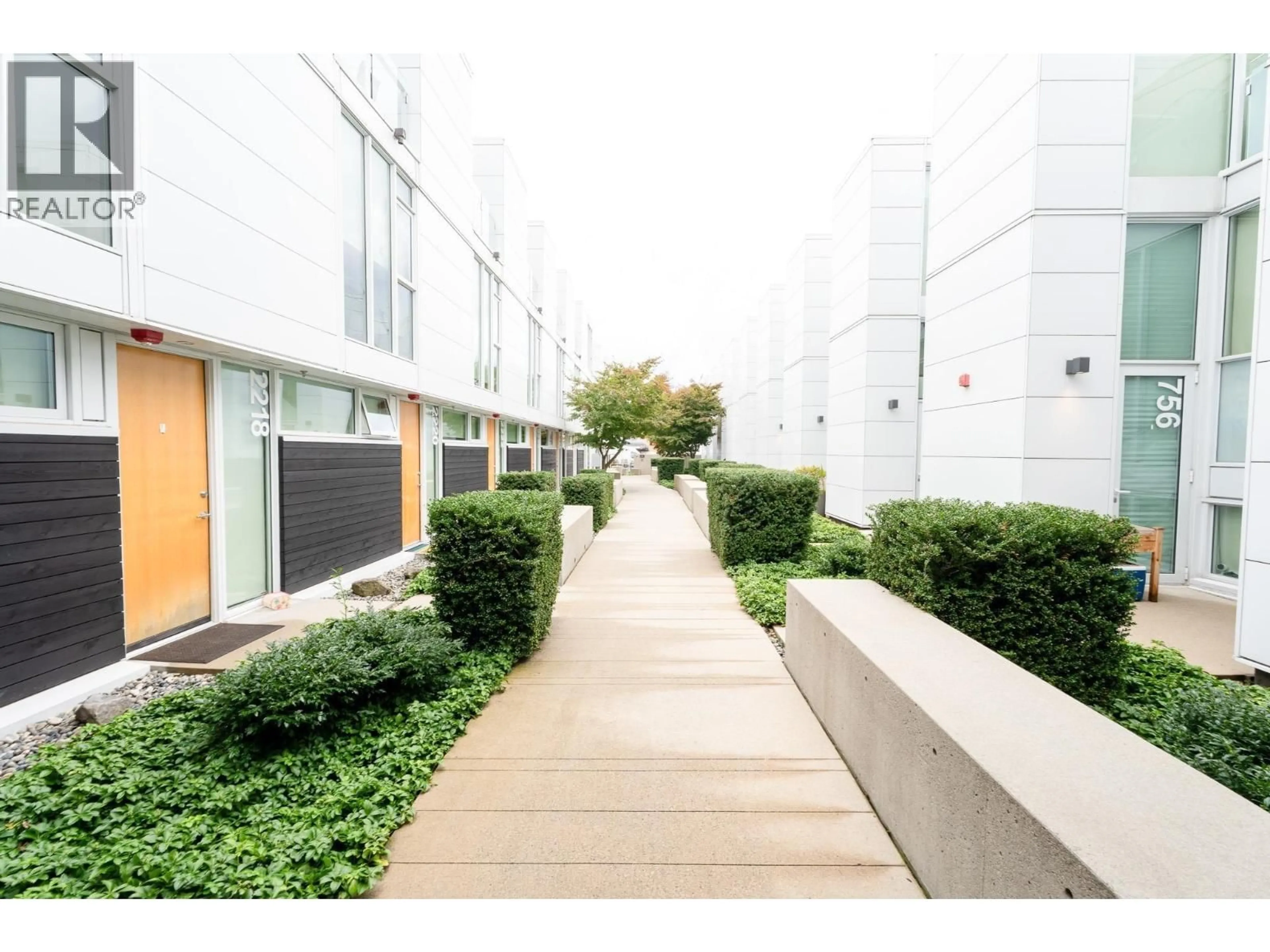 Patio, street for 2208 WILLOW STREET, Vancouver British Columbia V5Z0C8