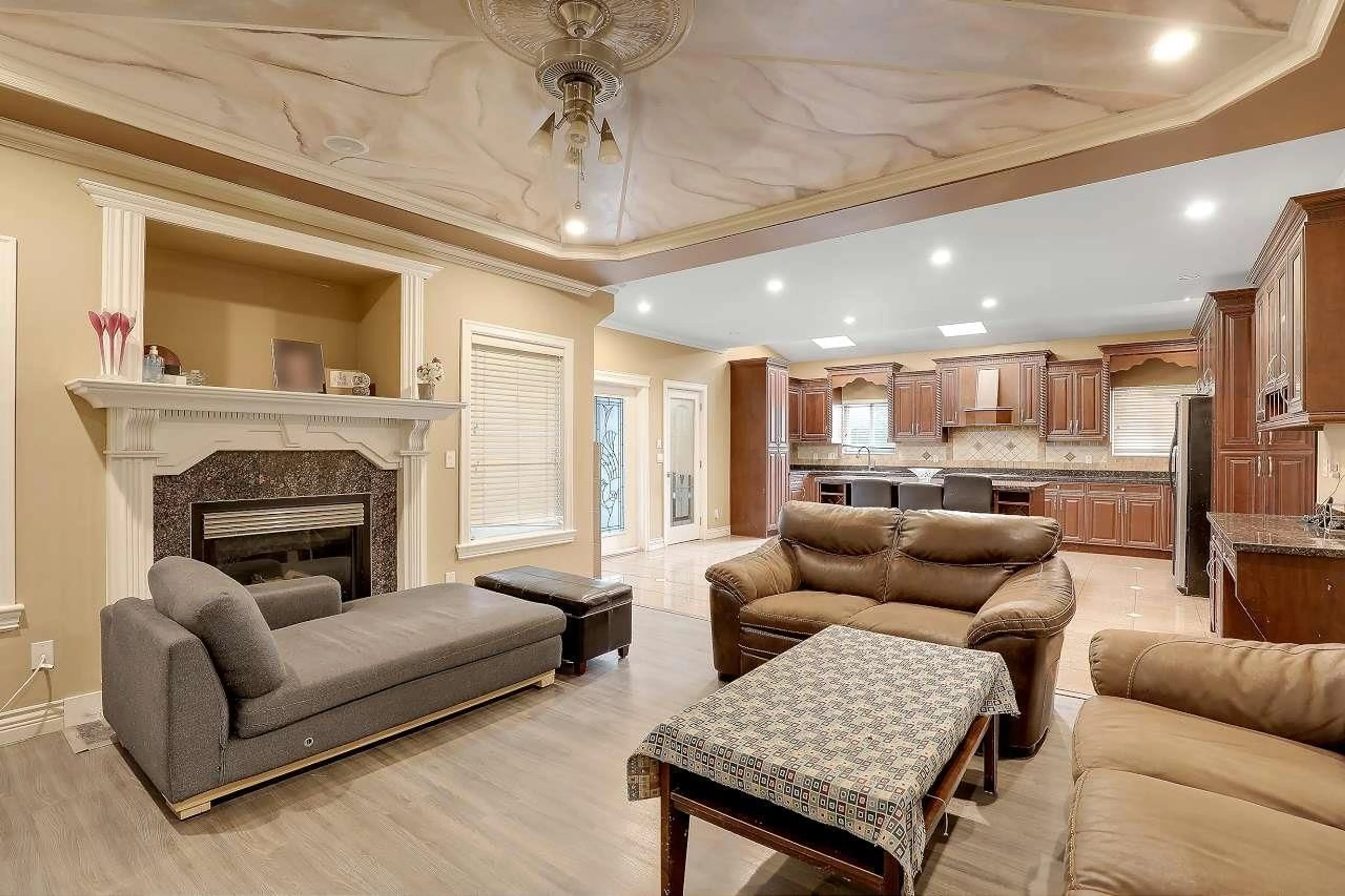 Living room with furniture, unknown for 14078 68 AVENUE, Surrey British Columbia V3W2H2