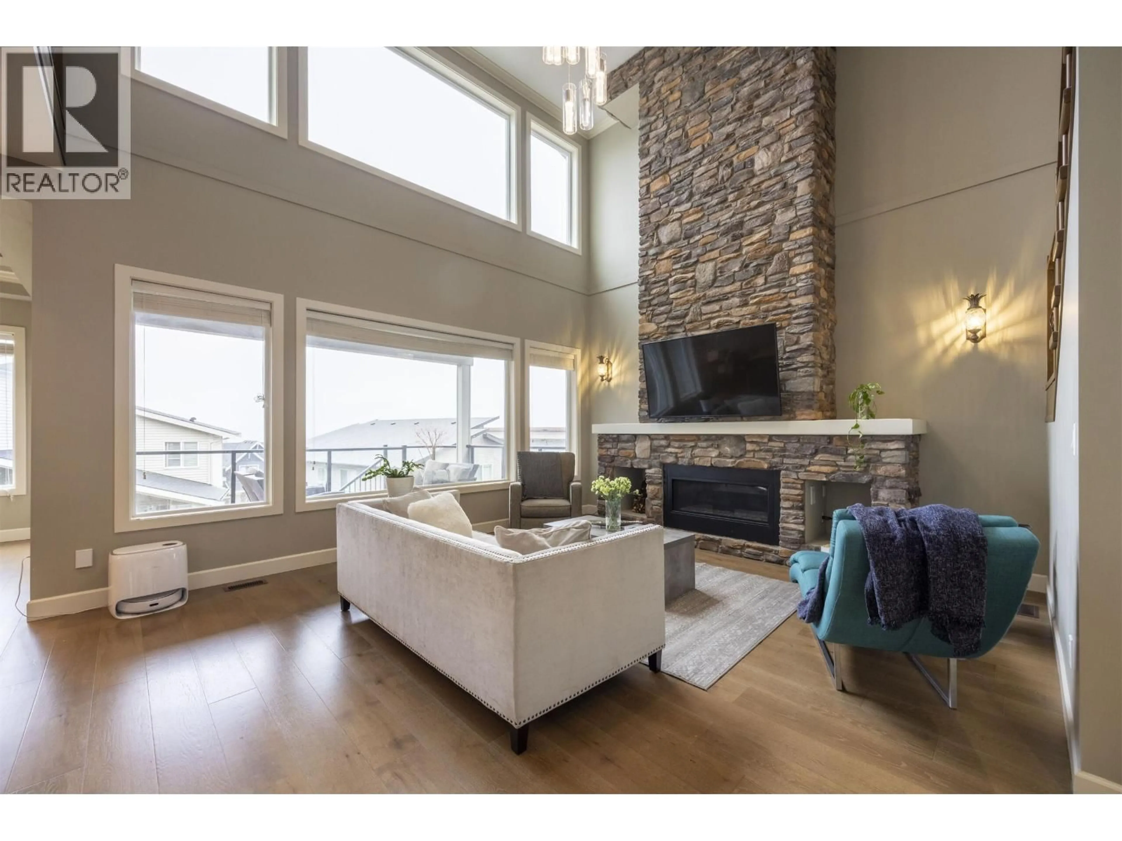 Living room with furniture, unknown for 1407 STRAWLINE HILL STREET, Coquitlam British Columbia V3E0L5