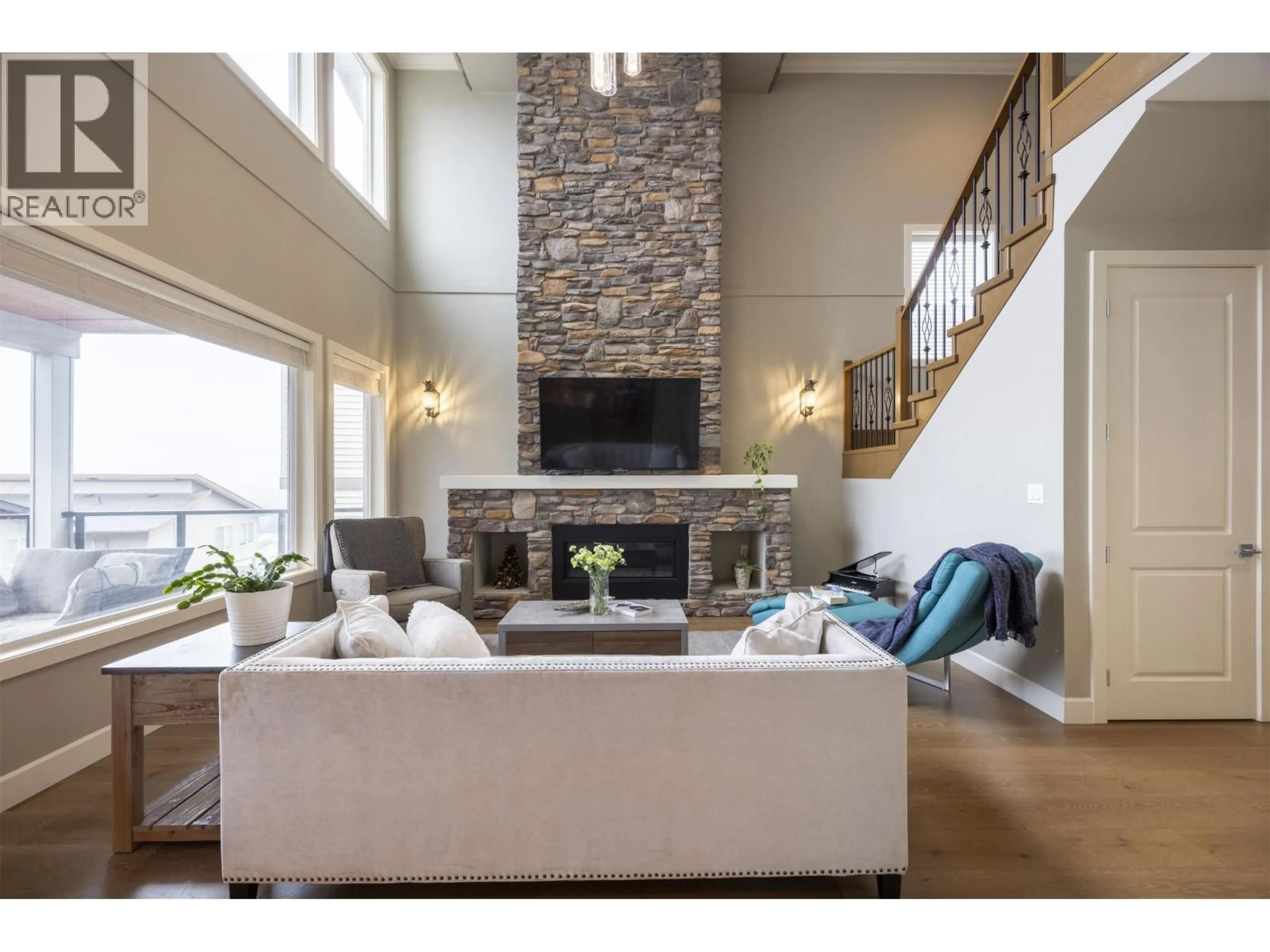 Living room with furniture, unknown for 1407 STRAWLINE HILL STREET, Coquitlam British Columbia V3E0L5