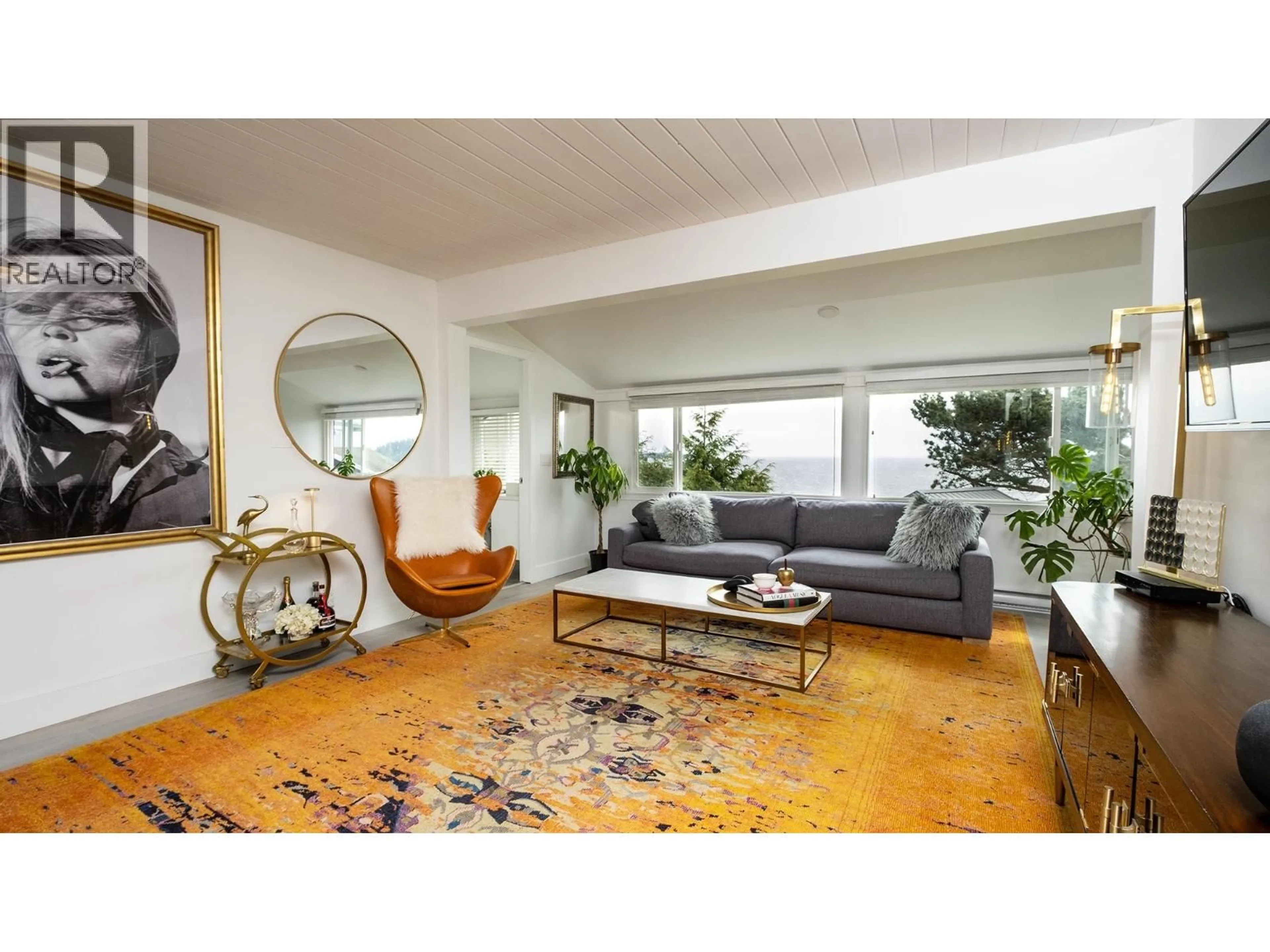 Living room with furniture, unknown for 6221 SUNSHINE COAST HIGHWAY, Sechelt British Columbia V7Z0M1