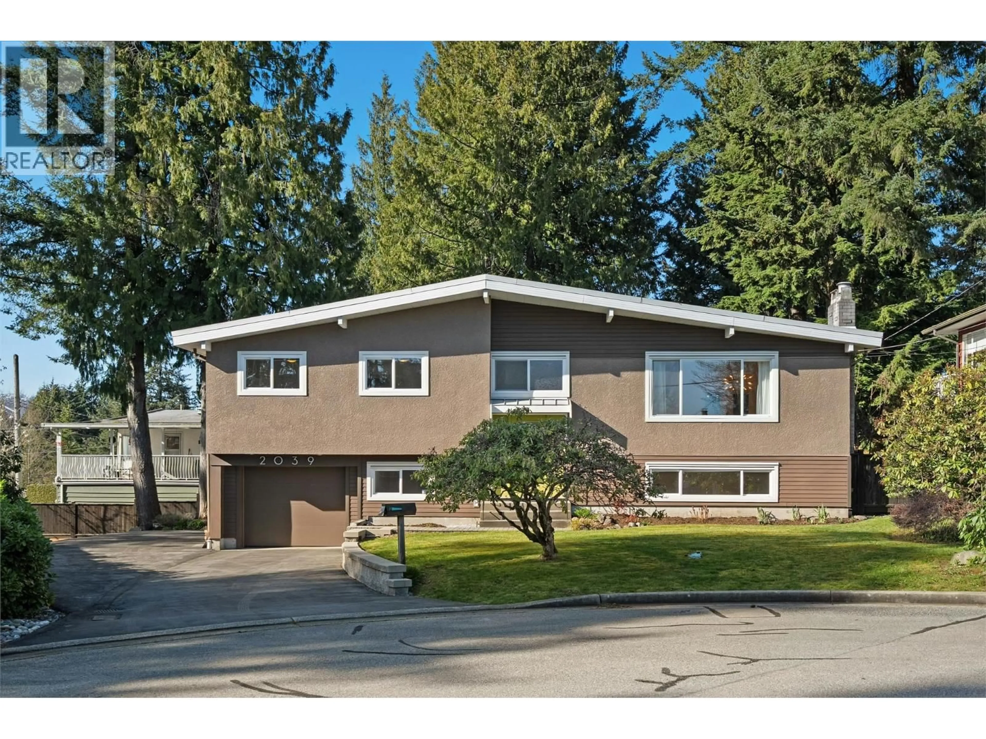 Home with vinyl exterior material, street for 2039 COMPTON COURT, Coquitlam British Columbia V3J2K9